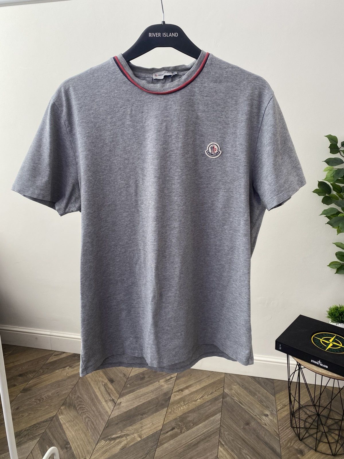 Moncler Vintage Moncler Denim Logo Gray Tee Size US L / EU 52-54 / 3 - 4 Thumbnail