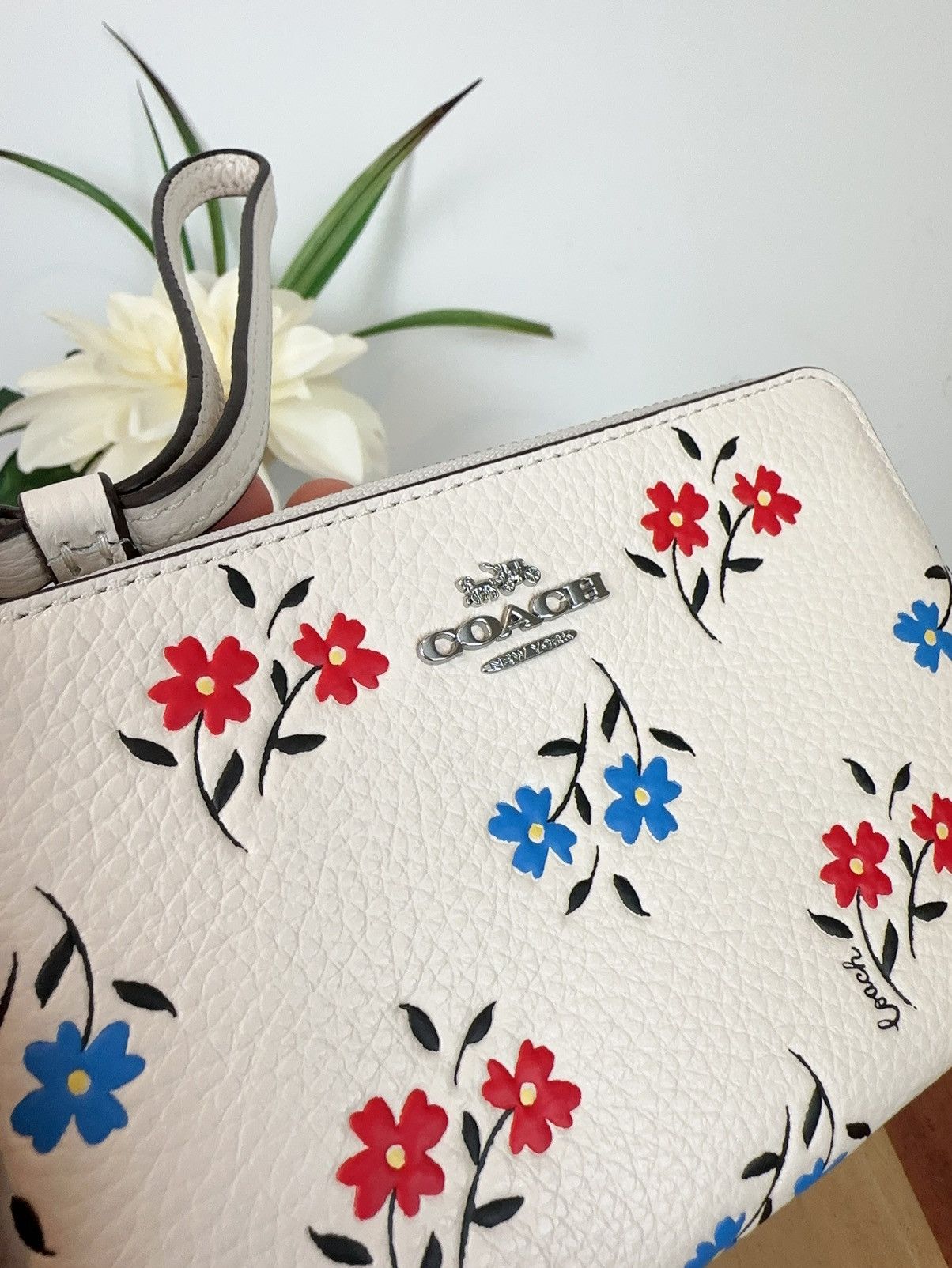 Coach NWT Coach Leather Corner Zip Wristlet With Floral Print Size ONE SIZE - 2 Thumbnail