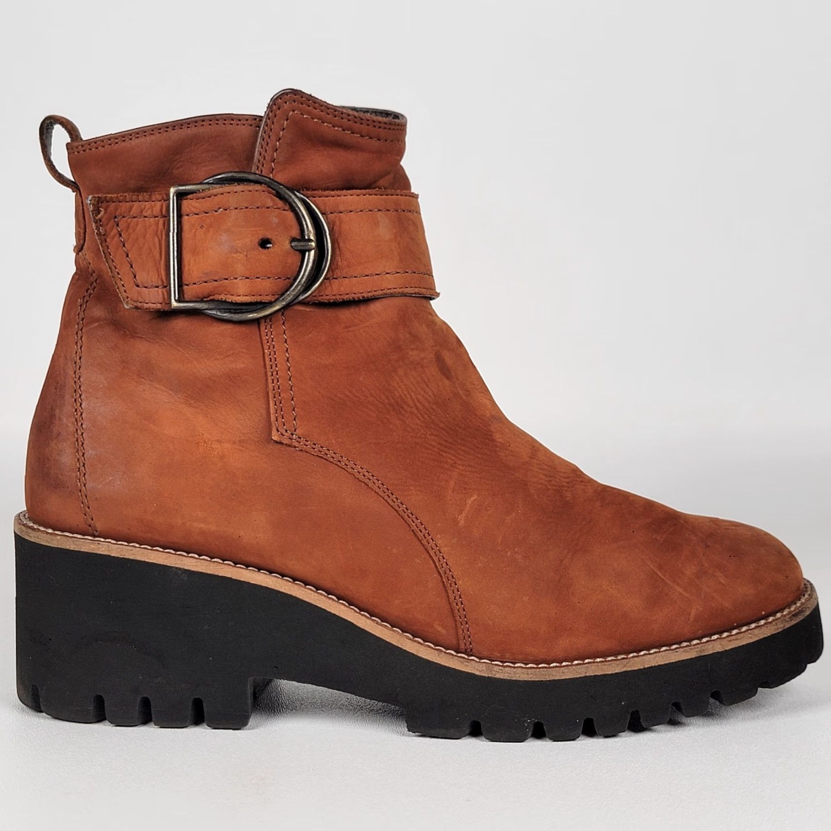 Vintage VINTAGE Paul Green Boots Women’s 8 Brown Leather Short Lug Bootie Zip Buckle Cushioned Insole Round Toe Mid Heel Fall Winter Spring UK 6 US 8 Size 28" / US 6 / IT 42 - 3 Thumbnail