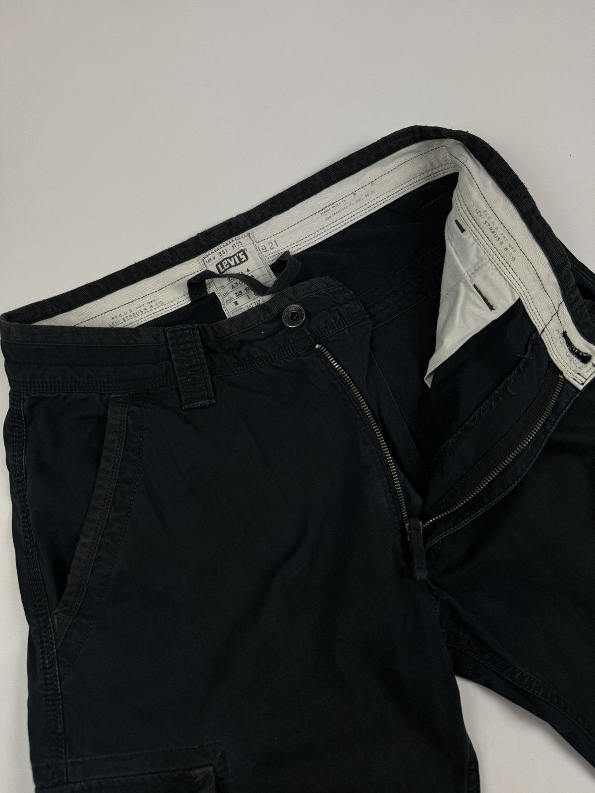 Levi's Y2K Vintage Levi’s Black Cargo Pants Size US 33 - 10 Thumbnail