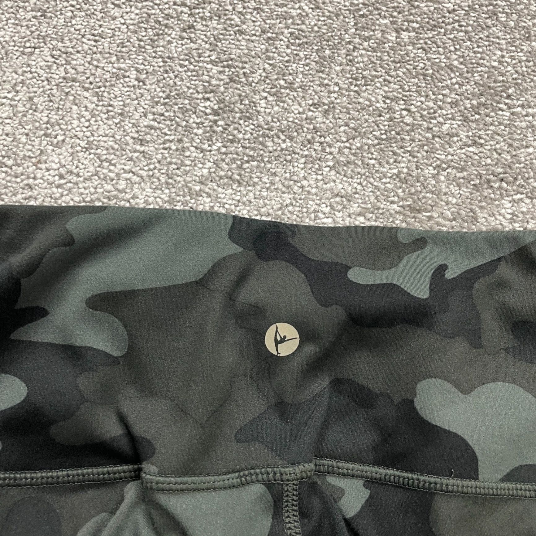 Vintage 90 Degrees By Reflex Compression Leggings Womens Small Green Camo Pocket 26x24.5 Size 28" / US 6 / IT 42 - 6 Thumbnail