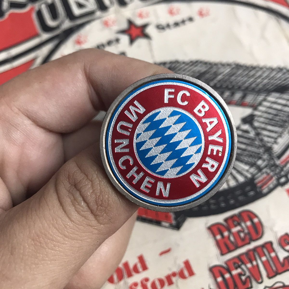 Vintage Rare europe pin enamel badge FOOTBALL CLUB BAYERN MUNCHEN EV Size ONE SIZE - 11 Thumbnail