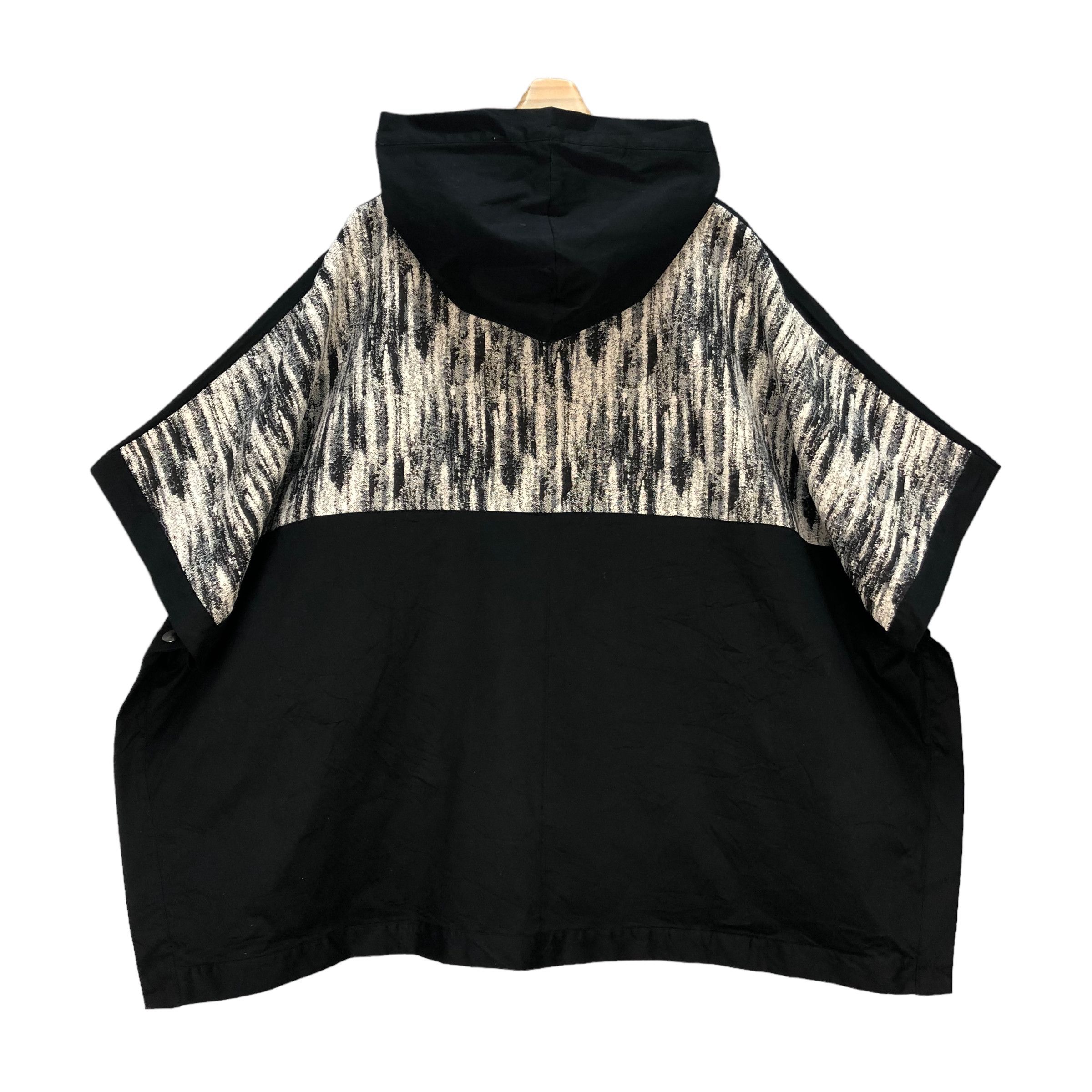 Japanese Brand MODDEDANCE LIGHTWEIGHT PONCHO #7320-129 Size XXL / US 16-18 / IT 52-54 - 13 Thumbnail