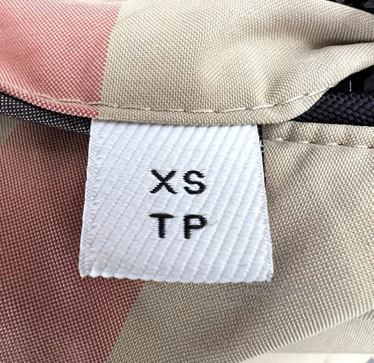 Burberry Black Hooded Puffer Jacket . Size US XS / EU 42 / 0 - 6 Thumbnail