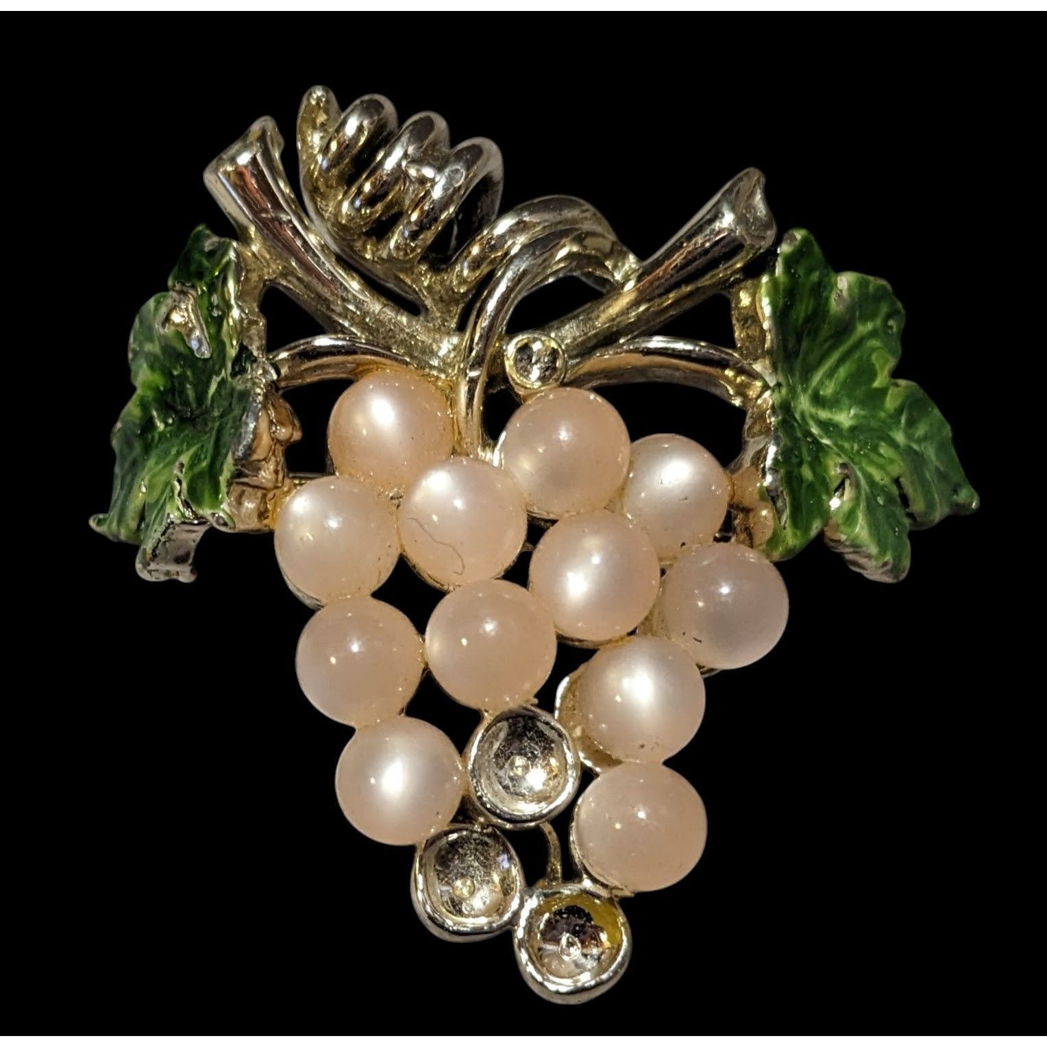 Other Vintage Pale Pink Moonglow Lucite Grape Bunch Brooch Size ONE SIZE - 1 Thumbnail
