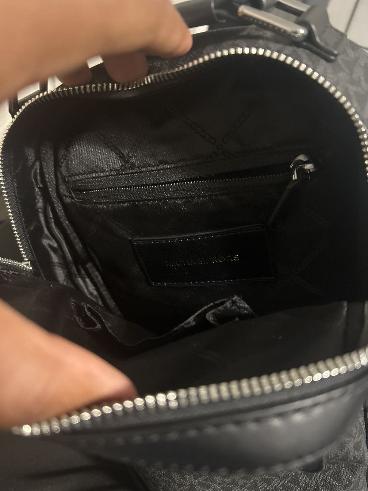 Michael Kors Hudson Logo Sling Pak Size ONE SIZE - 7 Thumbnail