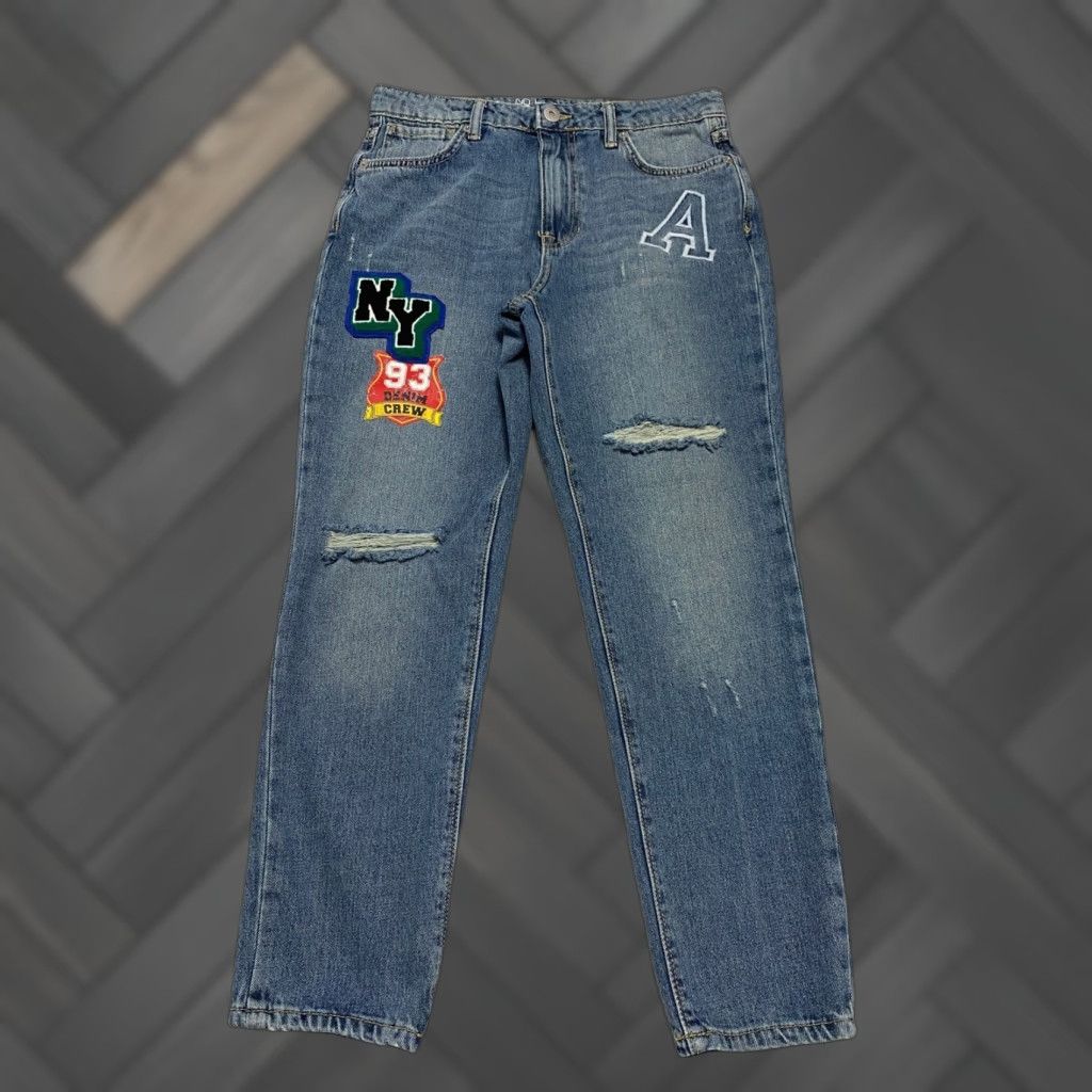 Vintage No Boundaries Jeans Distressed patched NY Crew Blue 11 Juniors Women Mom High Rise 90s Logo Embroidered 5-Pocket Denim Cotton Size 32" / US 10 / IT 46 - 1 Thumbnail
