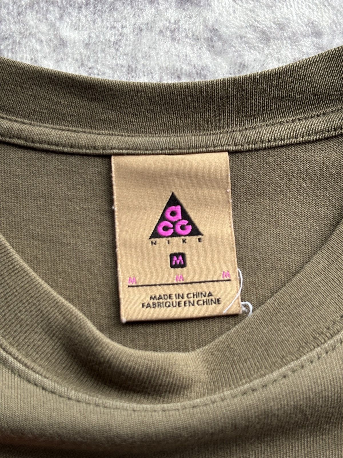 Nike ACG Nike ACG Splattered Logo Tee CT4168-325 Green Size M T-Shirt Size US M / EU 48-50 / 2 - 6 Thumbnail