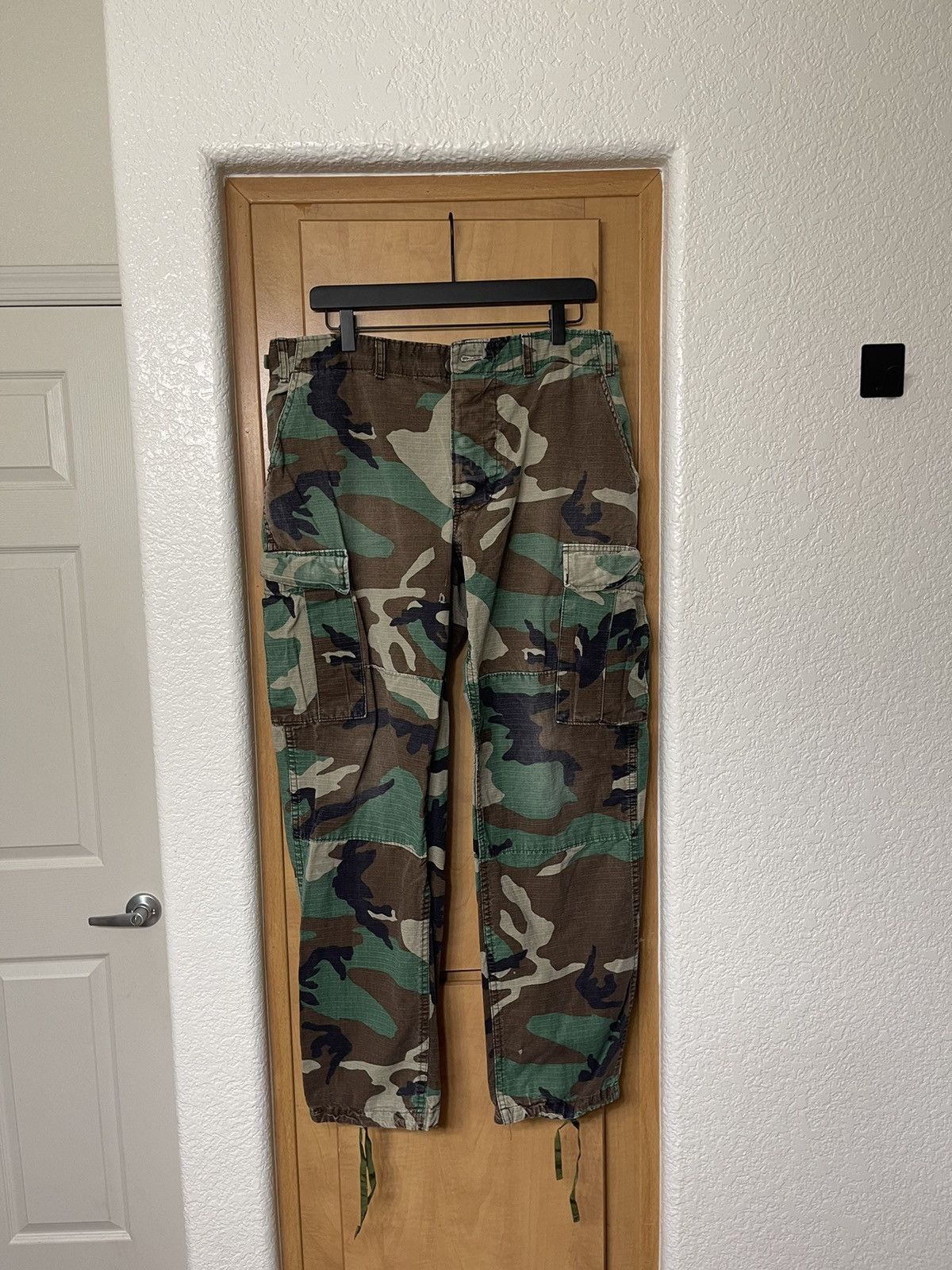 Vintage Vintage distressed M81 Woodland army camo cargo pants Size US 32 / EU 48 - 1 Thumbnail