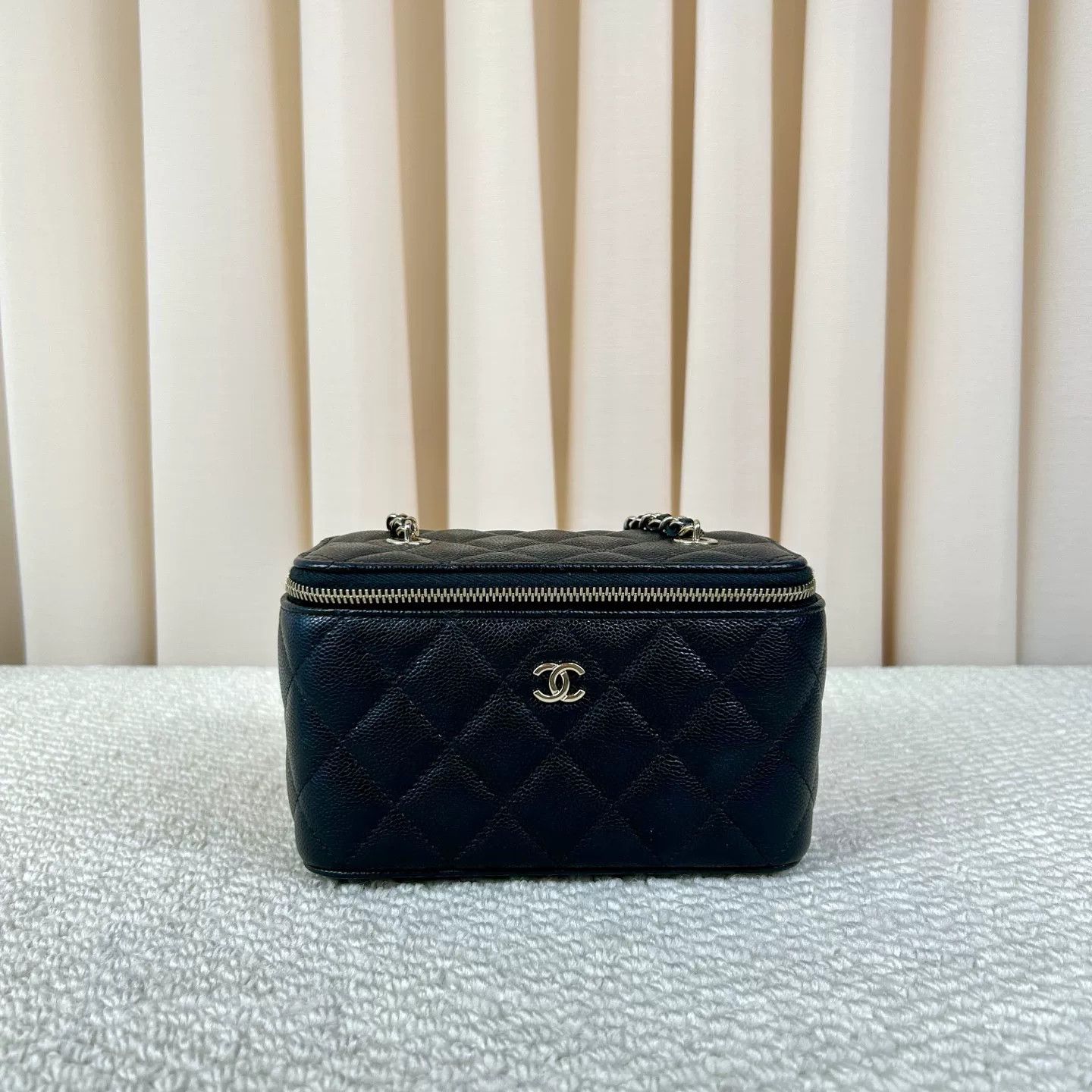Chanel Pre-loved Bag Very good condition Size ONE SIZE - 1 Thumbnail