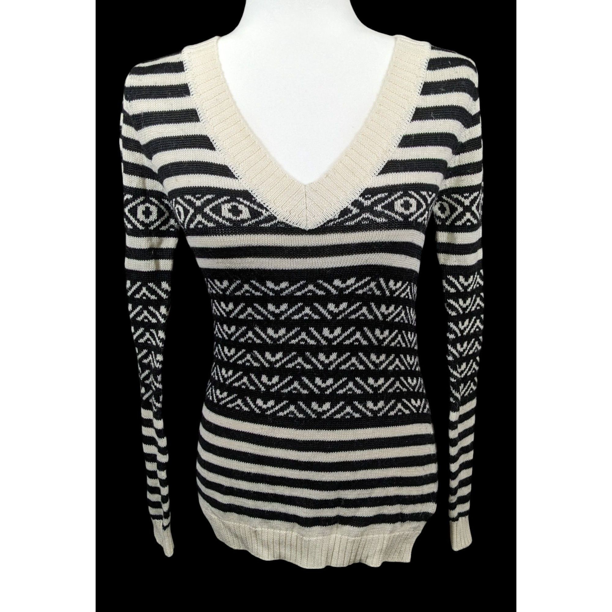 BB Dakota Trendy Warm Black And White V Neck Sweater by BB Dakota Size S / US 4 / IT 40 - 1 Thumbnail