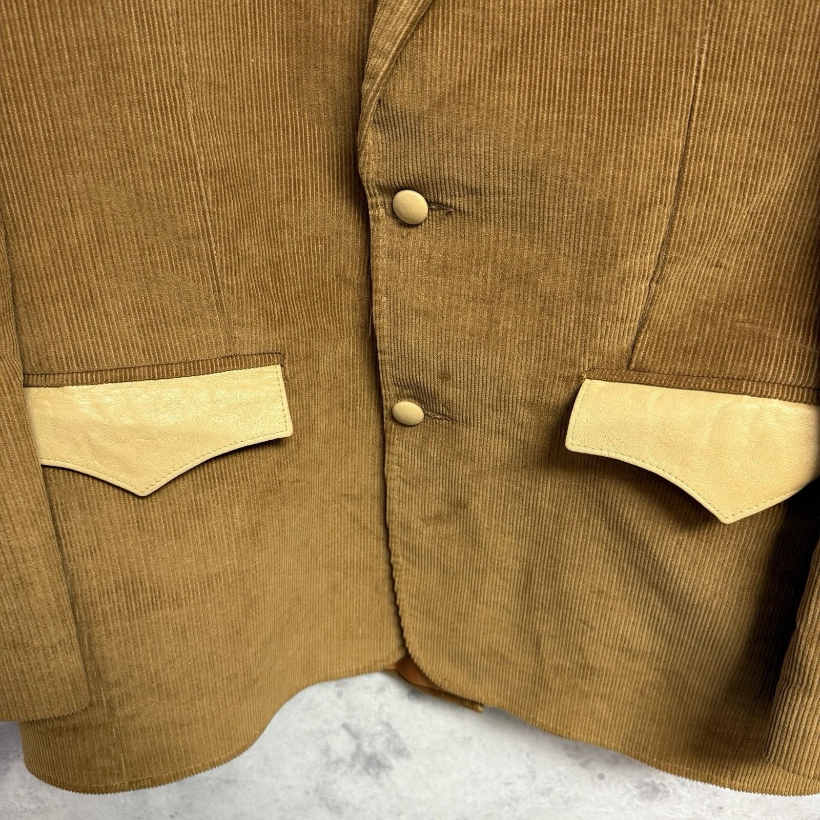 Vintage Vintage Pioneer Wear Corduroy Blazer Coat Jacket Mens 44 Bro Size US L / EU 52-54 / 3 - 4 Thumbnail