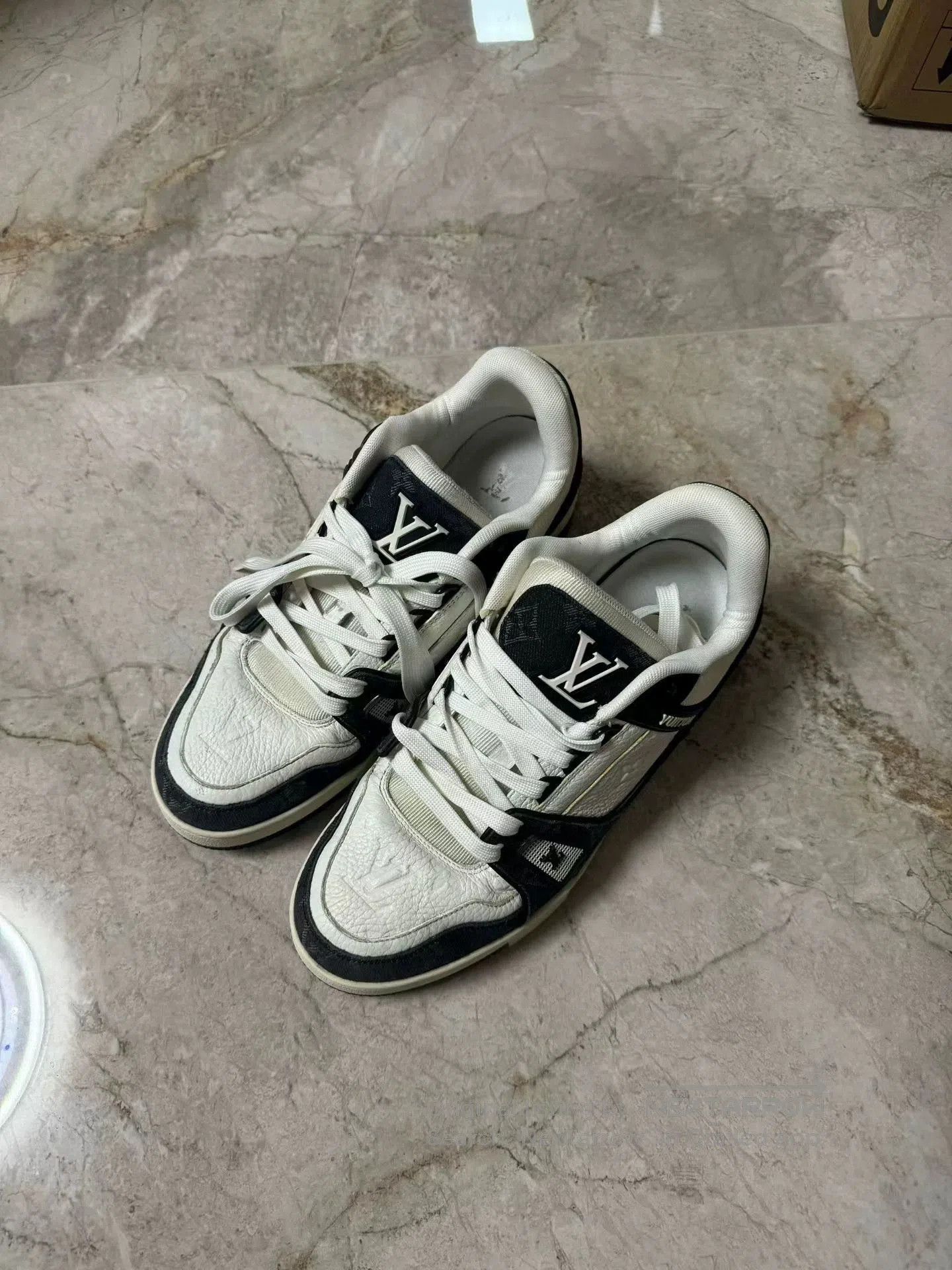 Louis Vuitton Louis Vuitton Black White Trainer Sneakers. Size US 10.5 / EU 43-44 - 1 Thumbnail