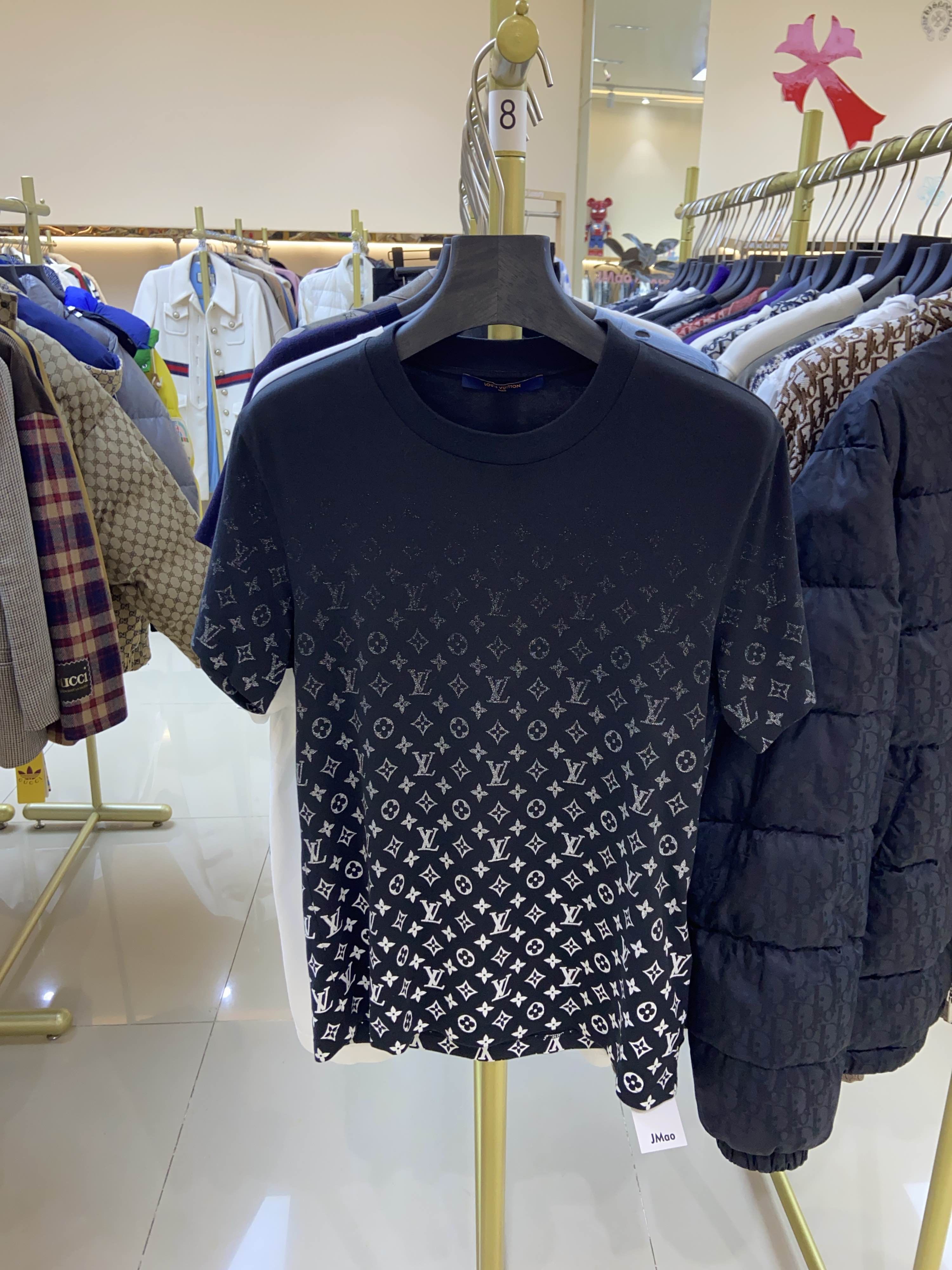 Louis Vuitton Louis Vuitton Gradient Monogram T-Shirt Size M Size US M / EU 48-50 / 2 - 1 Thumbnail
