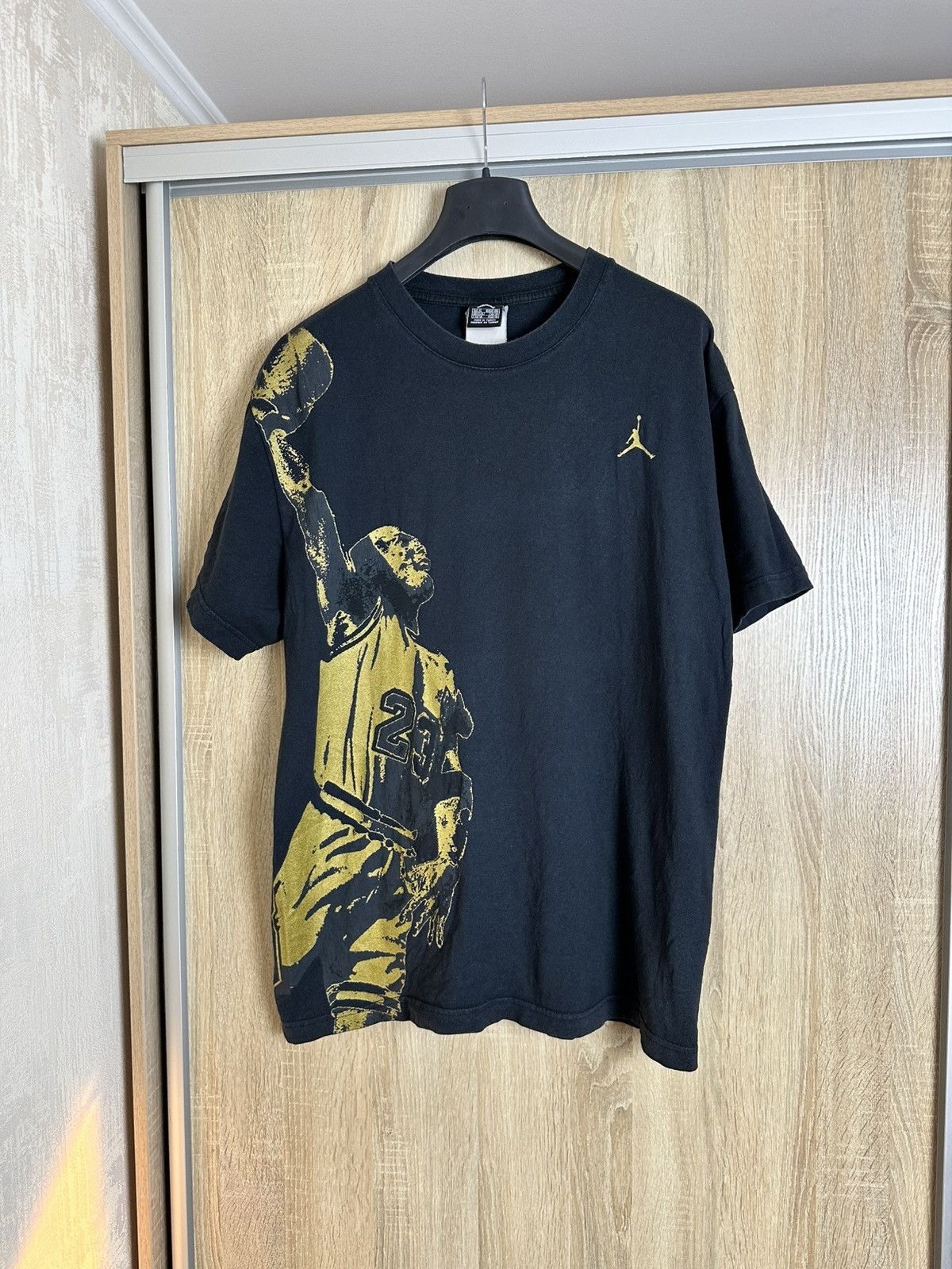 Jordan Brand 🔥 90s Vintage Nike Air Jordan Big Logo T Shirt NBA Size US XL / EU 56 / 4 - 2 Thumbnail
