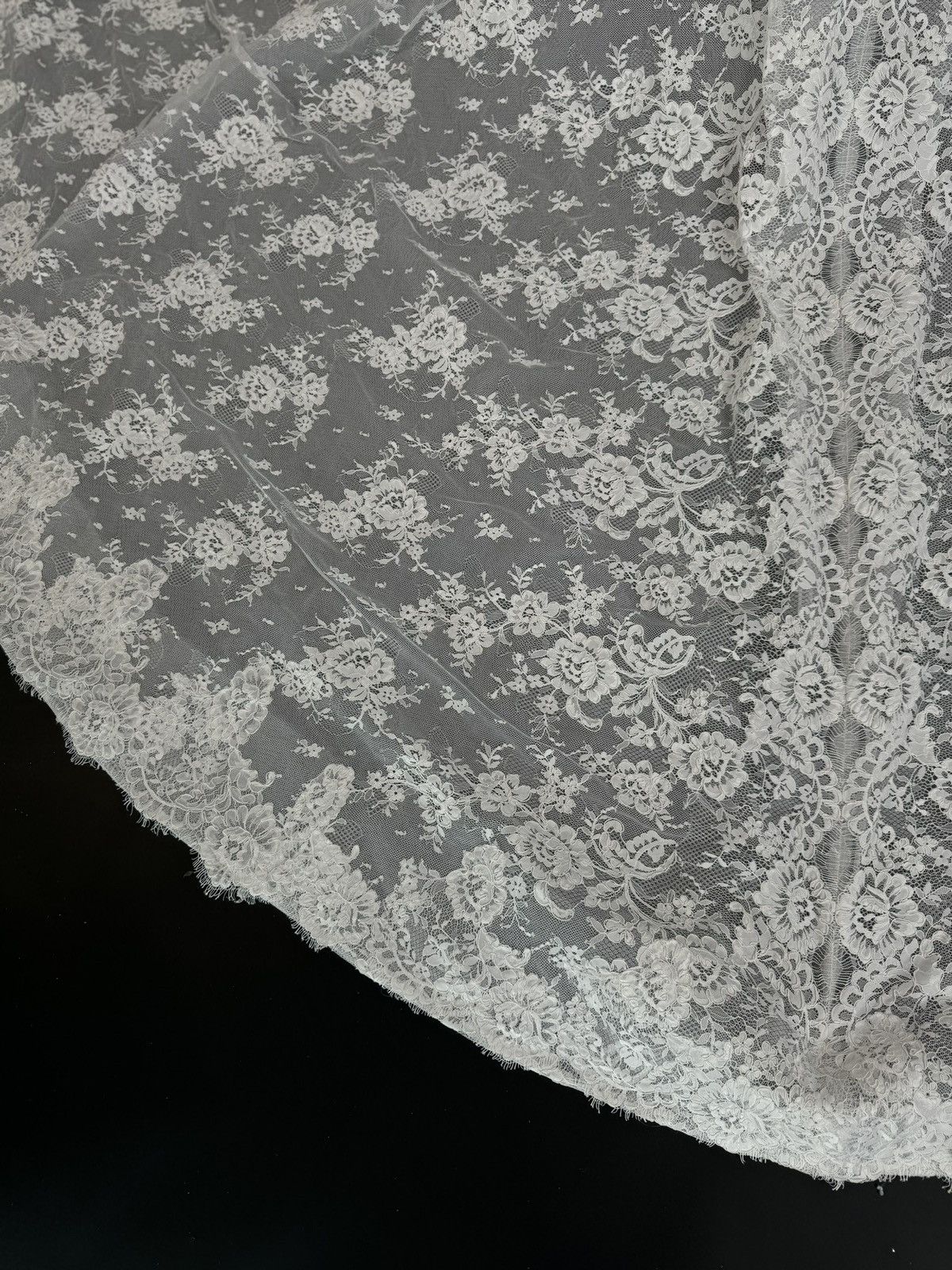 Other Preloved US 8-10 Anna Augusta French Corded Lace Bridal Gown Size L / US 10 / IT 46 - 10 Thumbnail