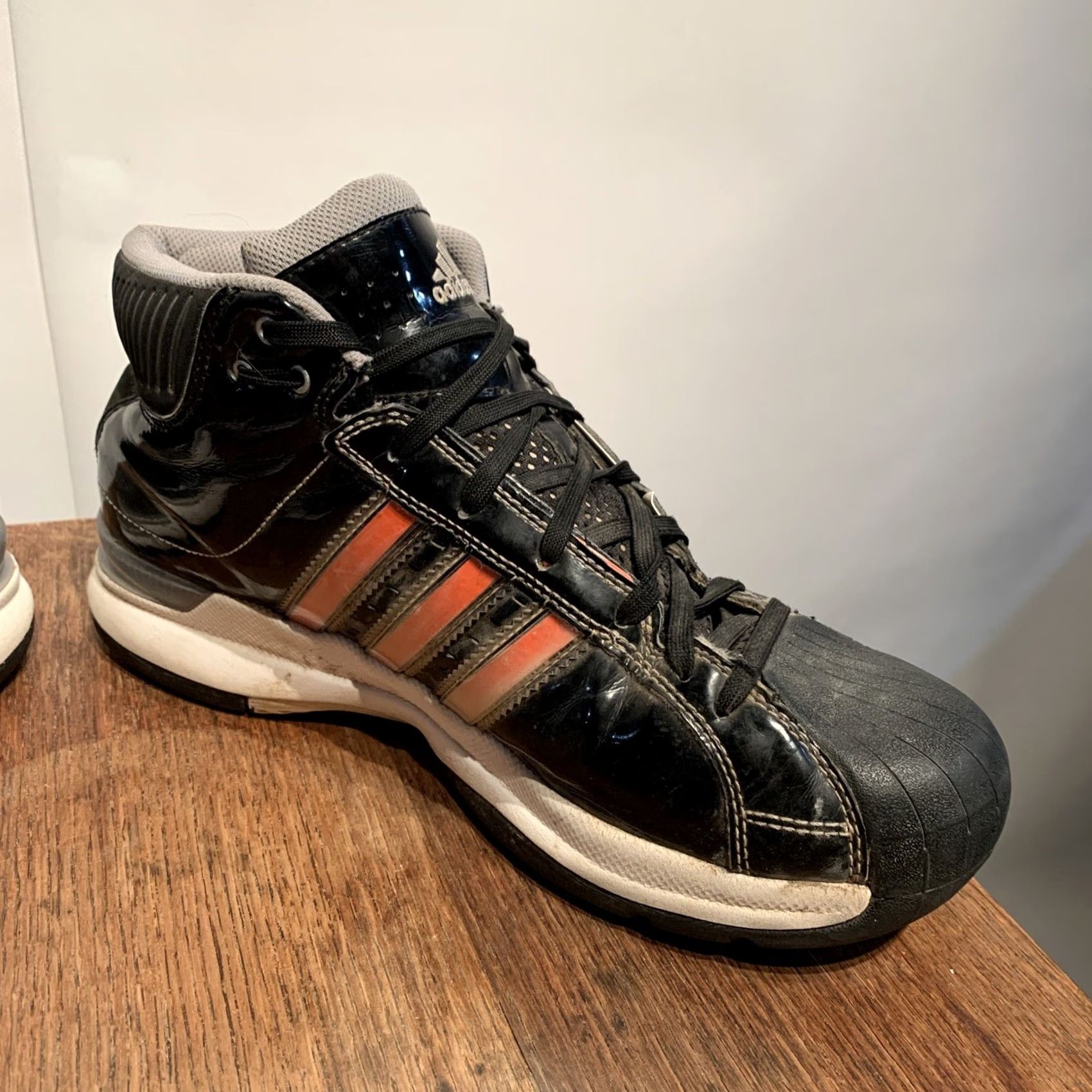 Adidas VINTAGE Adidas Basketball Shoes High Top Mens 8.5 Black White Rare 2008 Basketball Shoes Mens Size 8.5 Adidas Basketball Vintage 2008 Mens Black White Size US M / EU 48-50 / 2 - 7 Thumbnail
