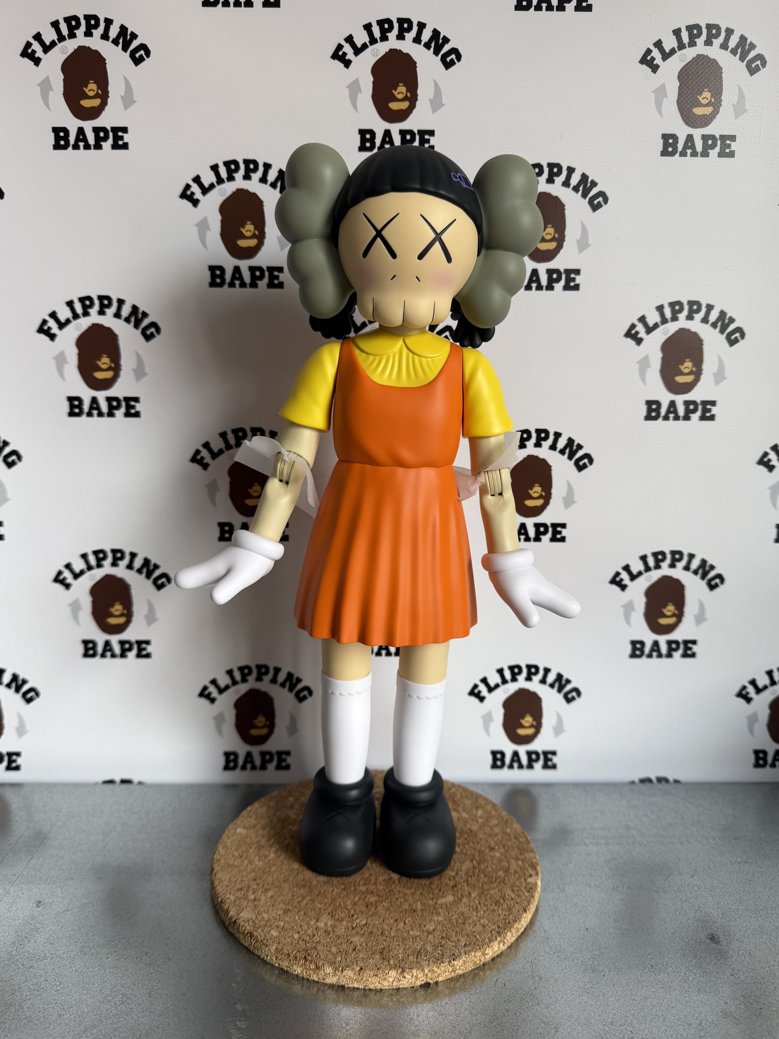 Kaws KAWS YOUNG-HEE Figure (Coloured) Size ONE SIZE - 1 Thumbnail
