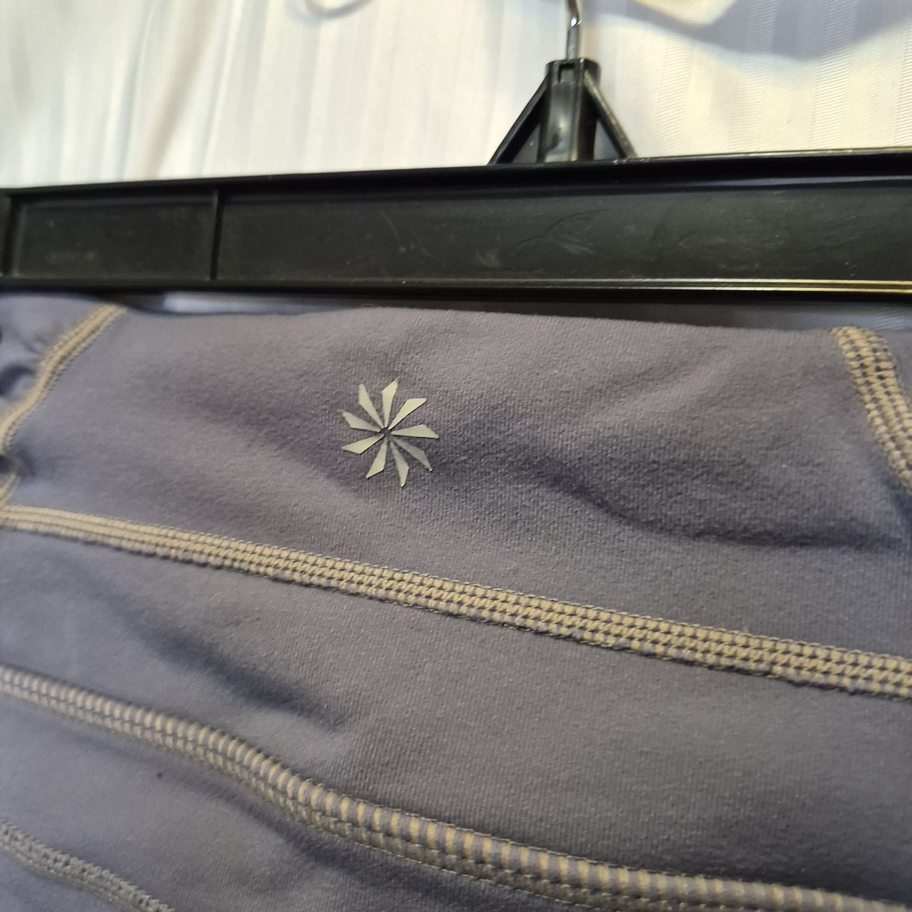 Athleta Athleta Blue Logo Cropped Leggings Size 28" / US 6 / IT 42 - 6 Thumbnail