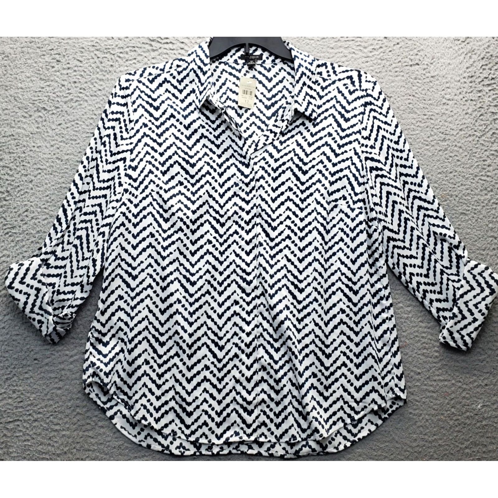 Ann Taylor Ann Taylor Shirt Womens 12 Multi Chevron Roll Tab Sleeve Button-Up Size XL / US 12-14 / IT 48-50 - 2 Thumbnail