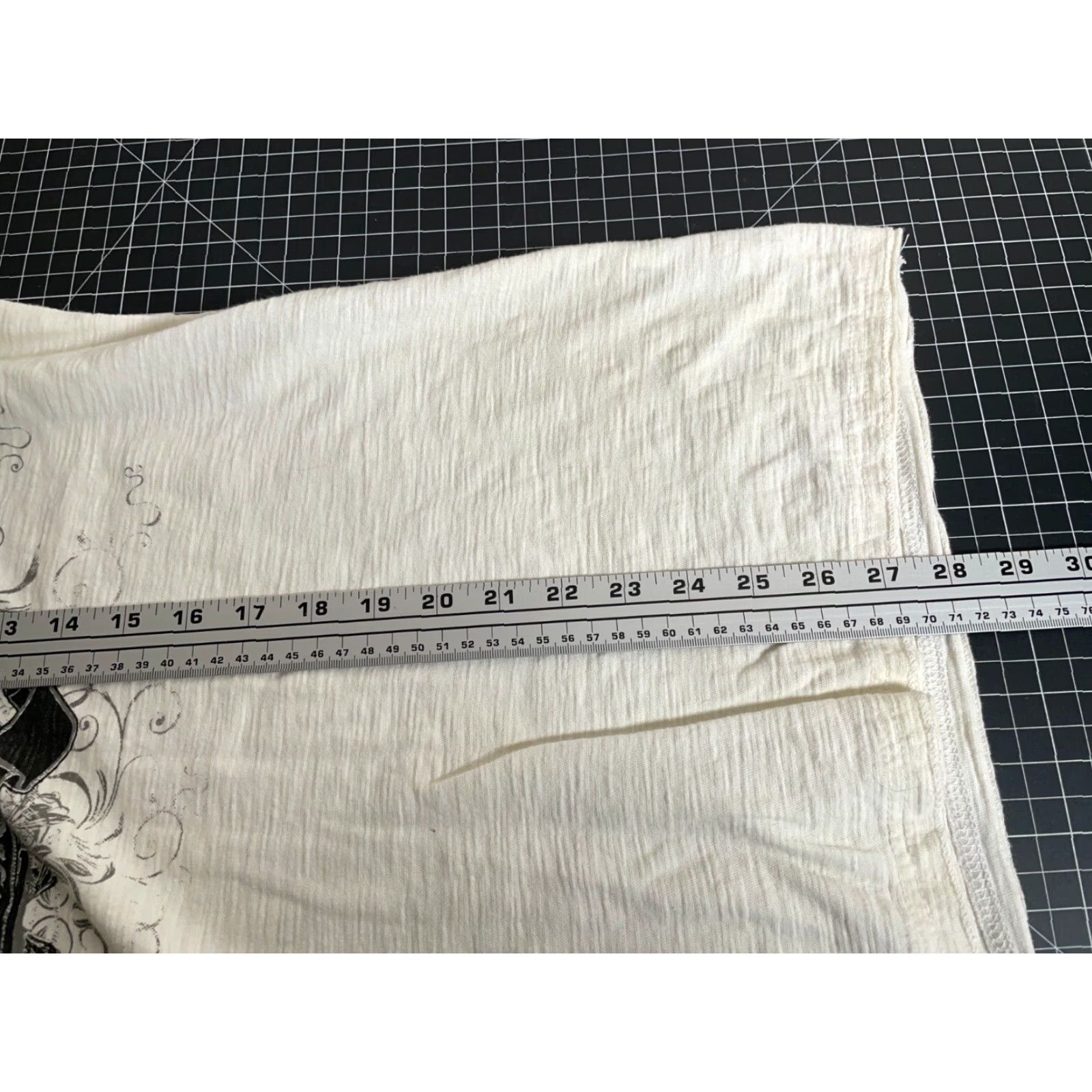 Off-White VINTAGE Modern Couture T-Shirt Henley Tribal Motif Adult XL Ivory Cotton 2000s Grunge Hip Hop Retro Skull Men Size US XL / EU 56 / 4 - 6 Thumbnail