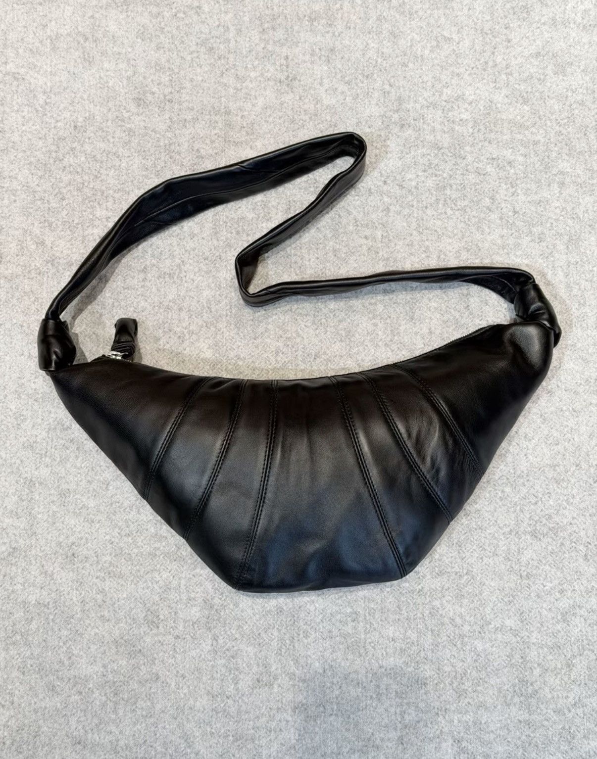 Lemaire Lemaire New Dark Lambskin Croissant Crossbody Bag KKKK9 Size ONE SIZE - 1 Thumbnail