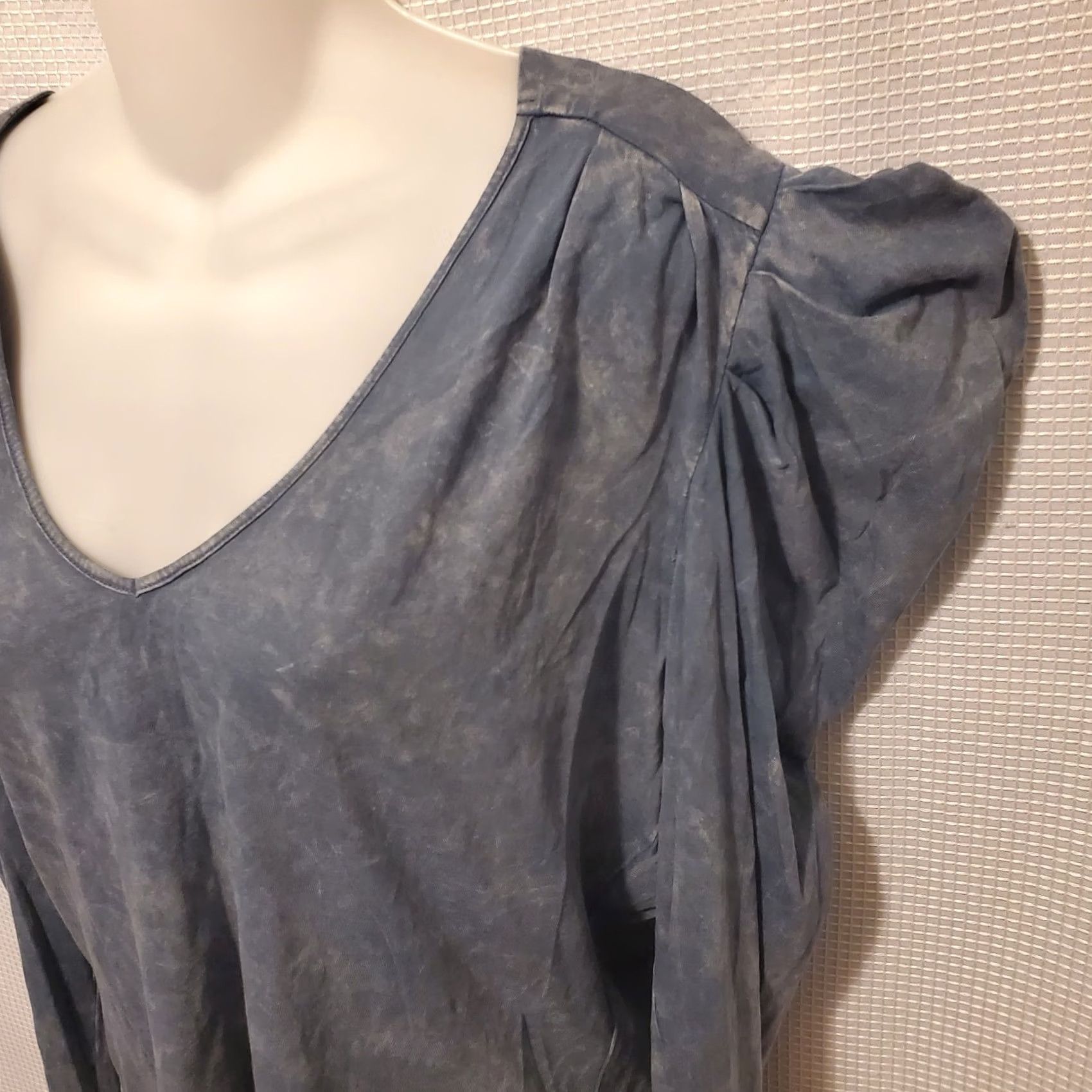 7 For All Mankind 7 For All Mankind V-Neck Top Blue Sz M Long Sleeve Puff Shoulder Mineral Wash Size M / US 6-8 / IT 42-44 - 2 Thumbnail