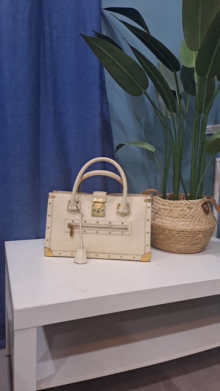 Louis Vuitton 🔥 Authentic 🔥 LOUIS VUITTON White Suhali Leather Size ONE SIZE - 1 Thumbnail