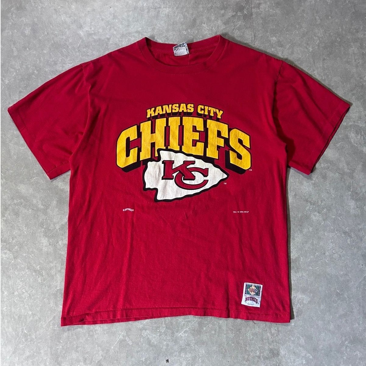 Nutmeg 90's Vintage Kansas City Chiefs Nutmeg Red T-Shirt -XL Size US XL / EU 56 / 4 - 1 Thumbnail