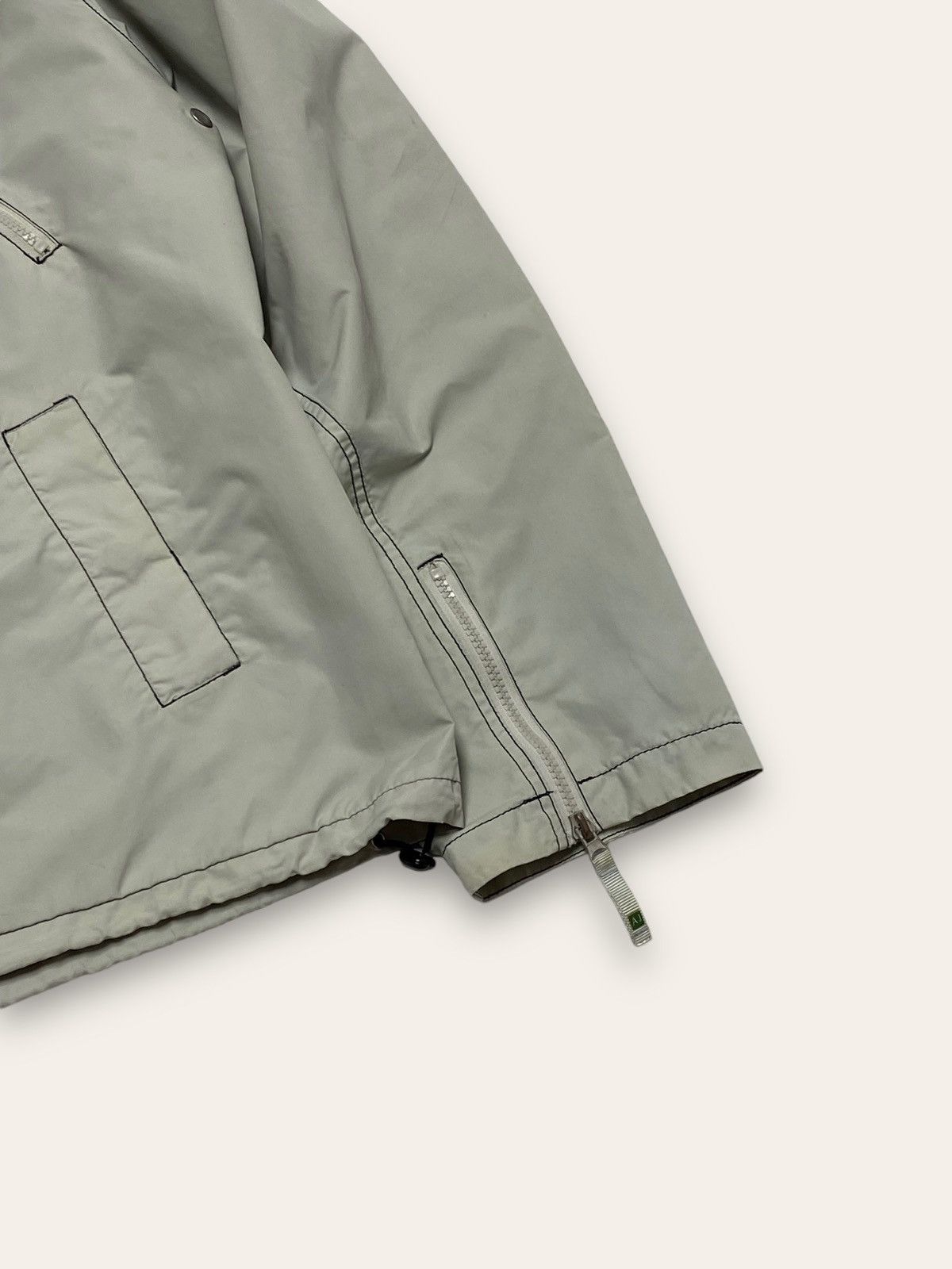 Armani Vintage ARMANI JEANS Grey Lightweight Hood Jacket Shell Size US XL / EU 56 / 4 - 2 Thumbnail