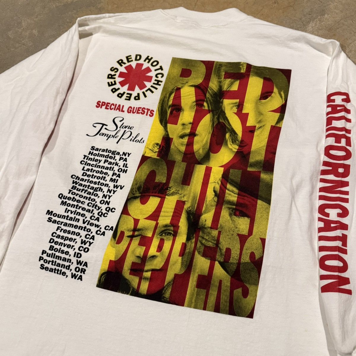 Vintage 1999 Red Hot Chili Peppers Californication Tour Tee STP Band Size US XL / EU 56 / 4 - 3 Thumbnail