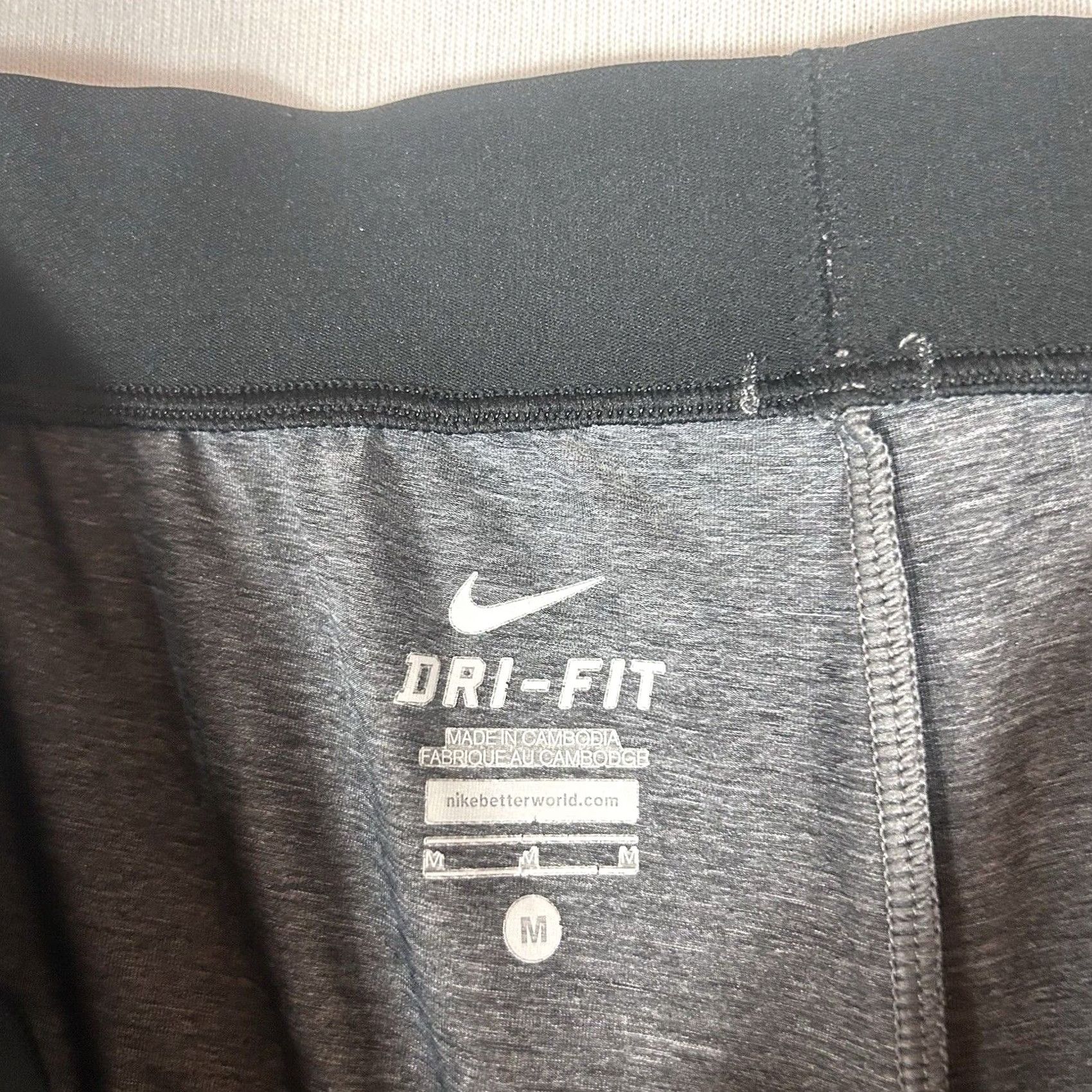 Nike Nike Dri-Fit Womens Capri Leggings Size M Gray Crop Pants Gym Run Yoga Size 32" / US 10 / IT 46 - 2 Thumbnail