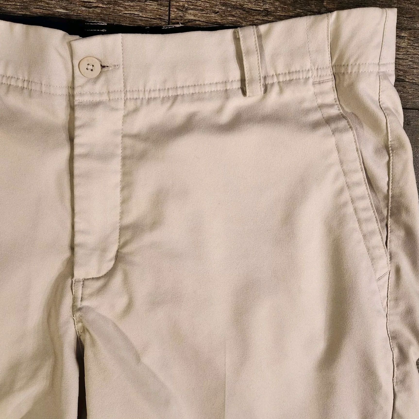 Nike Nike Dri Fit Golf Performance Shorts Men 34 Beige Tan Flat Front Stretch 5-Pocket Logo Zip Pockets Casual Sports Modern Golf Size US 34 / EU 50 - 2 Thumbnail