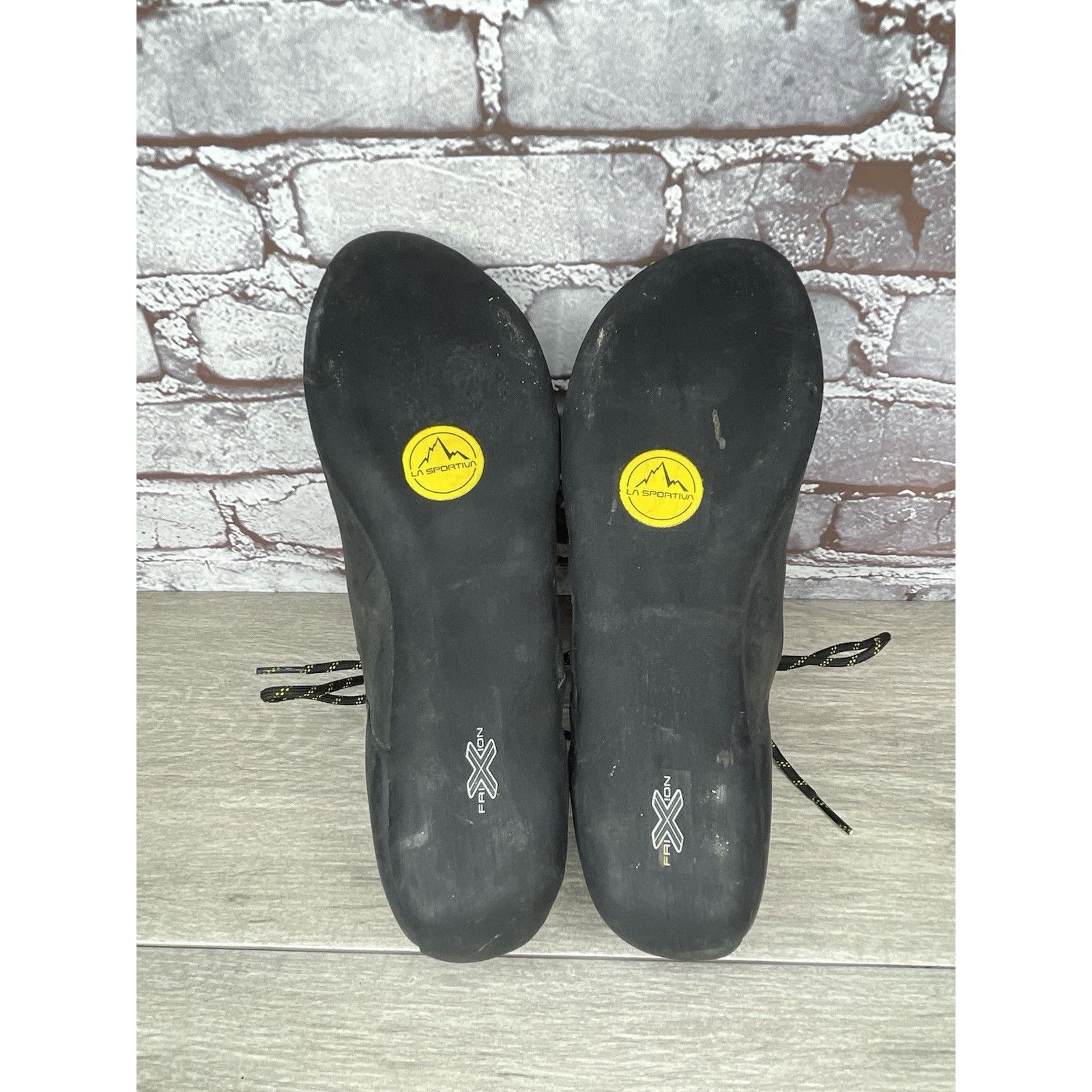 La Sportiva La Sportiva Tarantulace Black Leather Red Rock Climbing Shoe Size US 10.5 / EU 43-44 - 16 Thumbnail