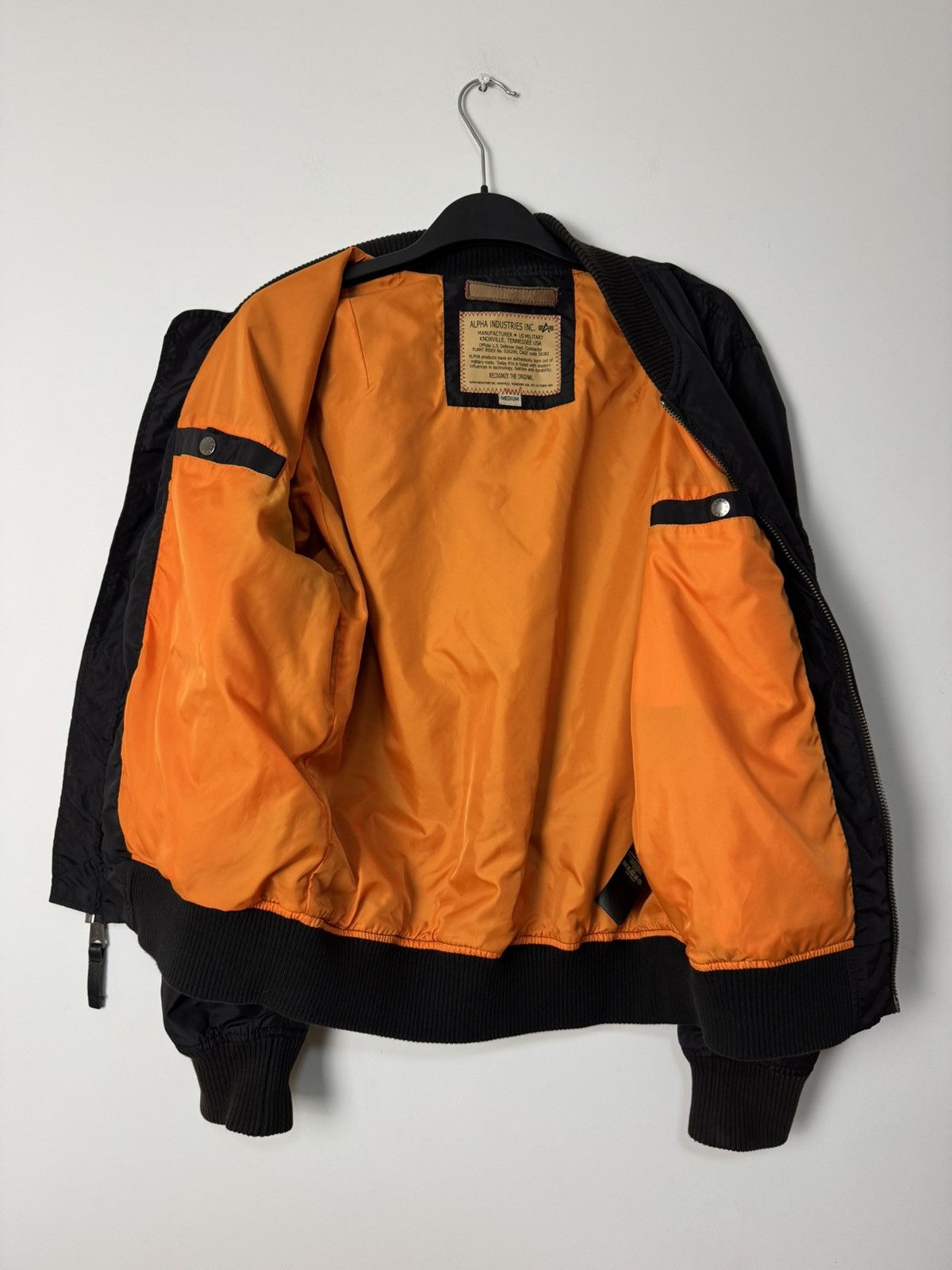 Alpha Industries Alpha Industries black bomber jacket avant Garde Japanese Size US M / EU 48-50 / 2 - 13 Thumbnail