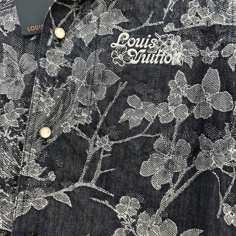 Louis Vuitton Louis Vuitton shirt Nextarrow-2505 Size US L / EU 52-54 / 3 - 4 Thumbnail