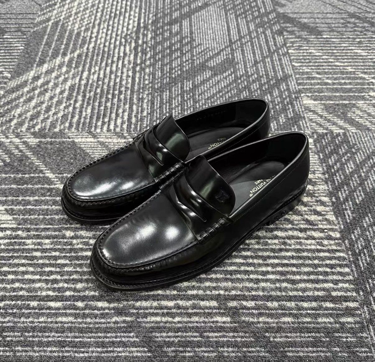 Louis Vuitton Louis Vuitton Monceau Loafer Leather Shoes J42 Size US 9 / EU 42 - 1 Thumbnail