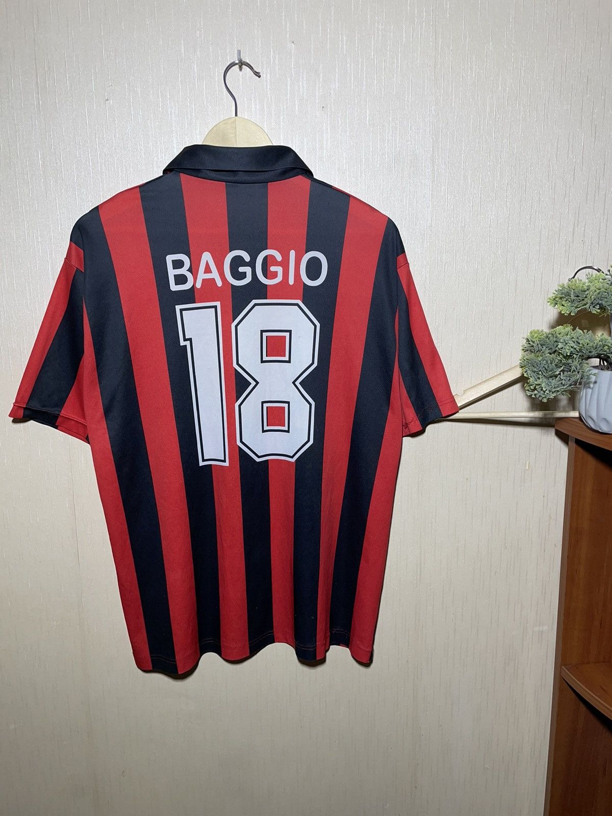 Vintage Baggio #18 Milan retro y2k jersey 90s Size US XL / EU 56 / 4 - 1 Thumbnail