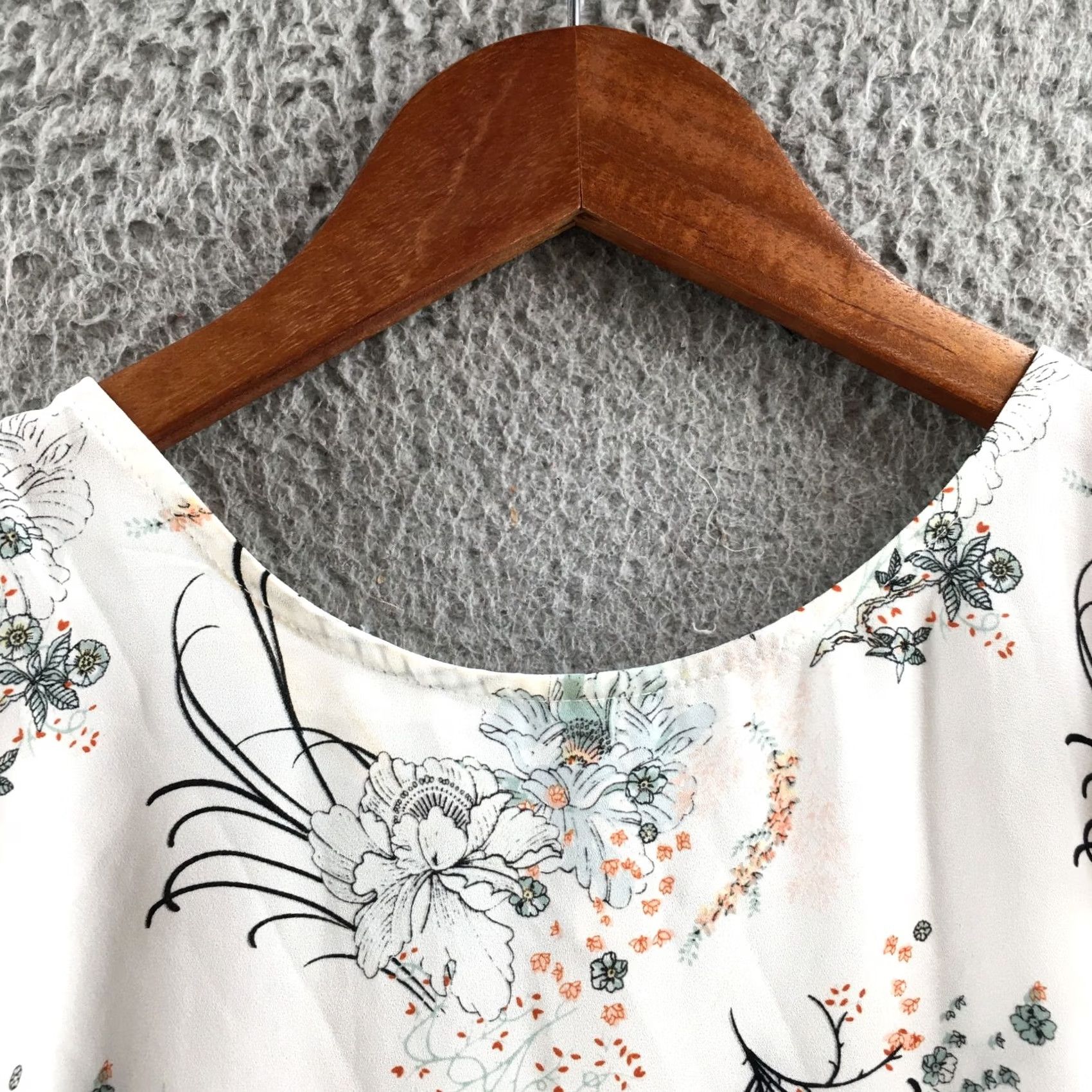 Vintage Maurices Blouse Top Womens Medium White Floral Sleeveless Tie Shoulder Pullover Size M / US 6-8 / IT 42-44 - 3 Thumbnail