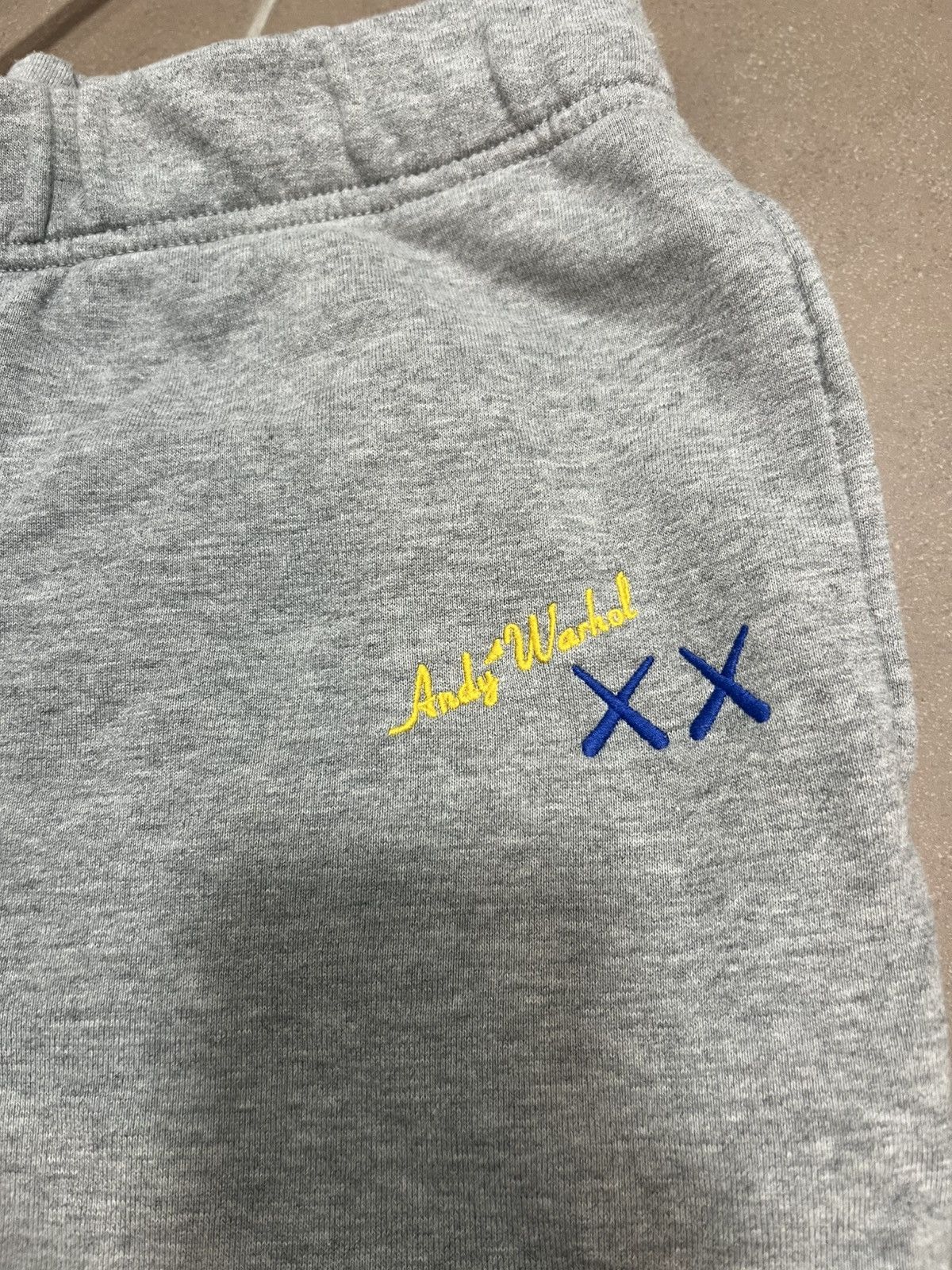 Andy Warhol × Kaws × Uniqlo Jogging Gris Uniqlo Andy Warhol KAWS édition limitée Size US 36 / EU 52 - 5 Thumbnail
