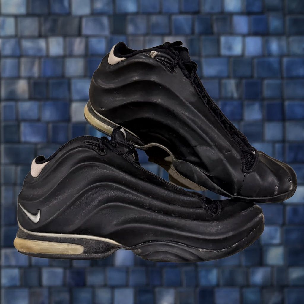 Nike VINTAGE Nike Air Signature Player TB Black Silver 11.5 139372-001 Distressed Mens Sneaker Carbon Black Silver 2001 Size US 11 / EU 44 - 1 Thumbnail