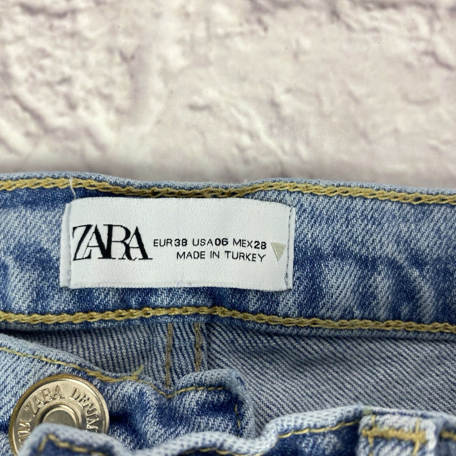 Zara VINTAGE Zara Denim Jeans Light Wash High Rise Button-fly Ankle Slim 6 Women Blue Jeans Zip Pocket 5-Pocket Design Size 28" / US 6 / IT 42 - 4 Thumbnail