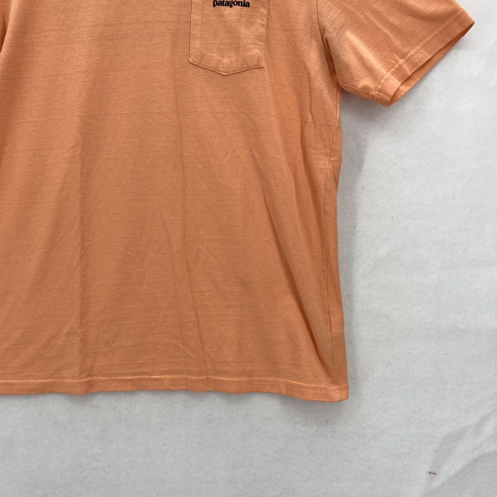 Patagonia Patagonia Shirt Mens M Peach P-6 Logo Responsibili-Tee Pocket Regular Fit Shirt Mens Short Sleeve Crew Neck Graphic Print Size US M / EU 48-50 / 2 - 3 Thumbnail