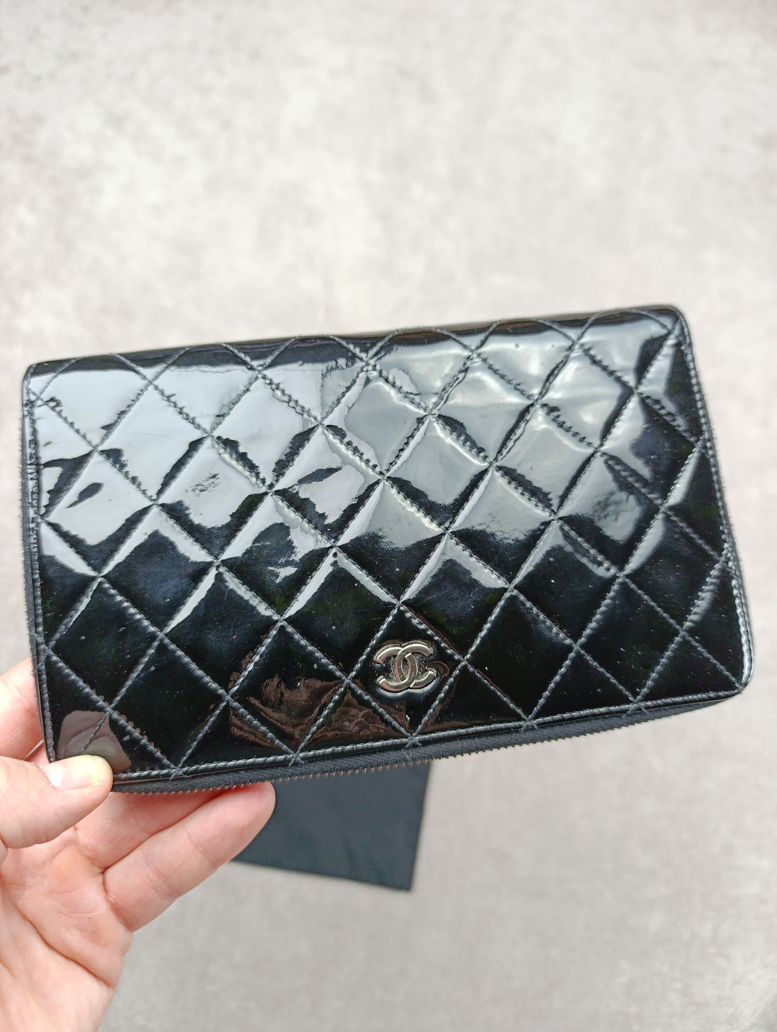 Chanel CHANEL BLACK QUILTED PATENT LEATHER CC ZIP ORGANIZER WALLET Size ONE SIZE - 9 Thumbnail