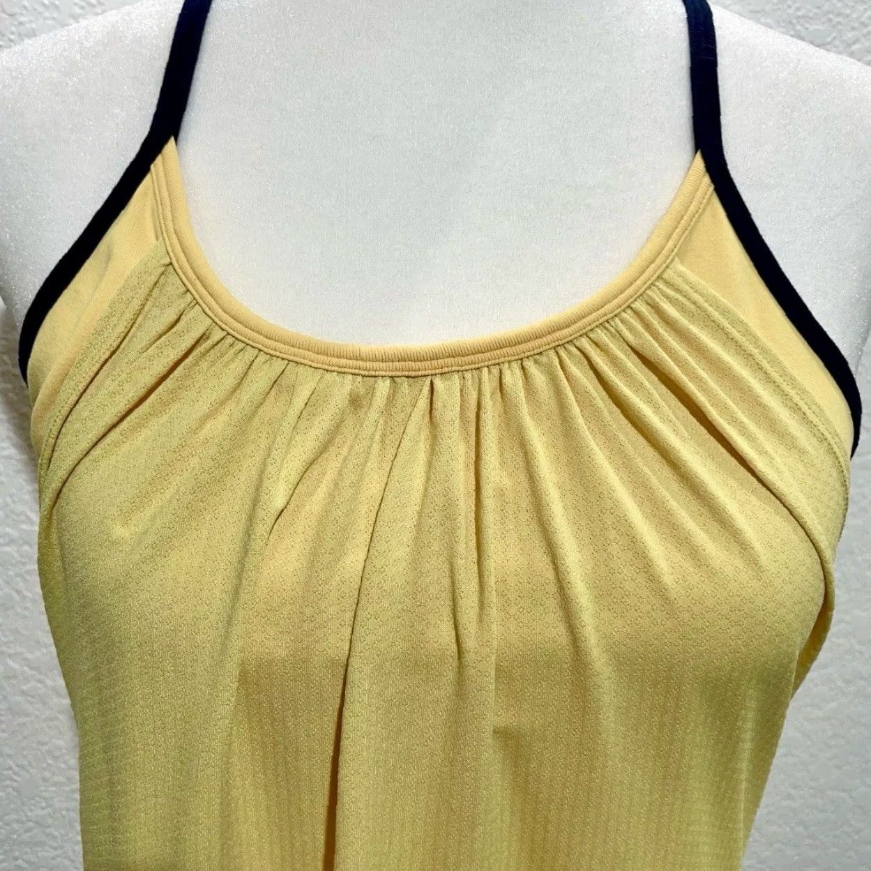 Lululemon Lululemon Athletica Tank Women 4 No Limits Shelf Bra No Pads Yellow Navy Multicolor Sleeveless Activewear Dress Codes Womens Size ONE SIZE - 2 Thumbnail