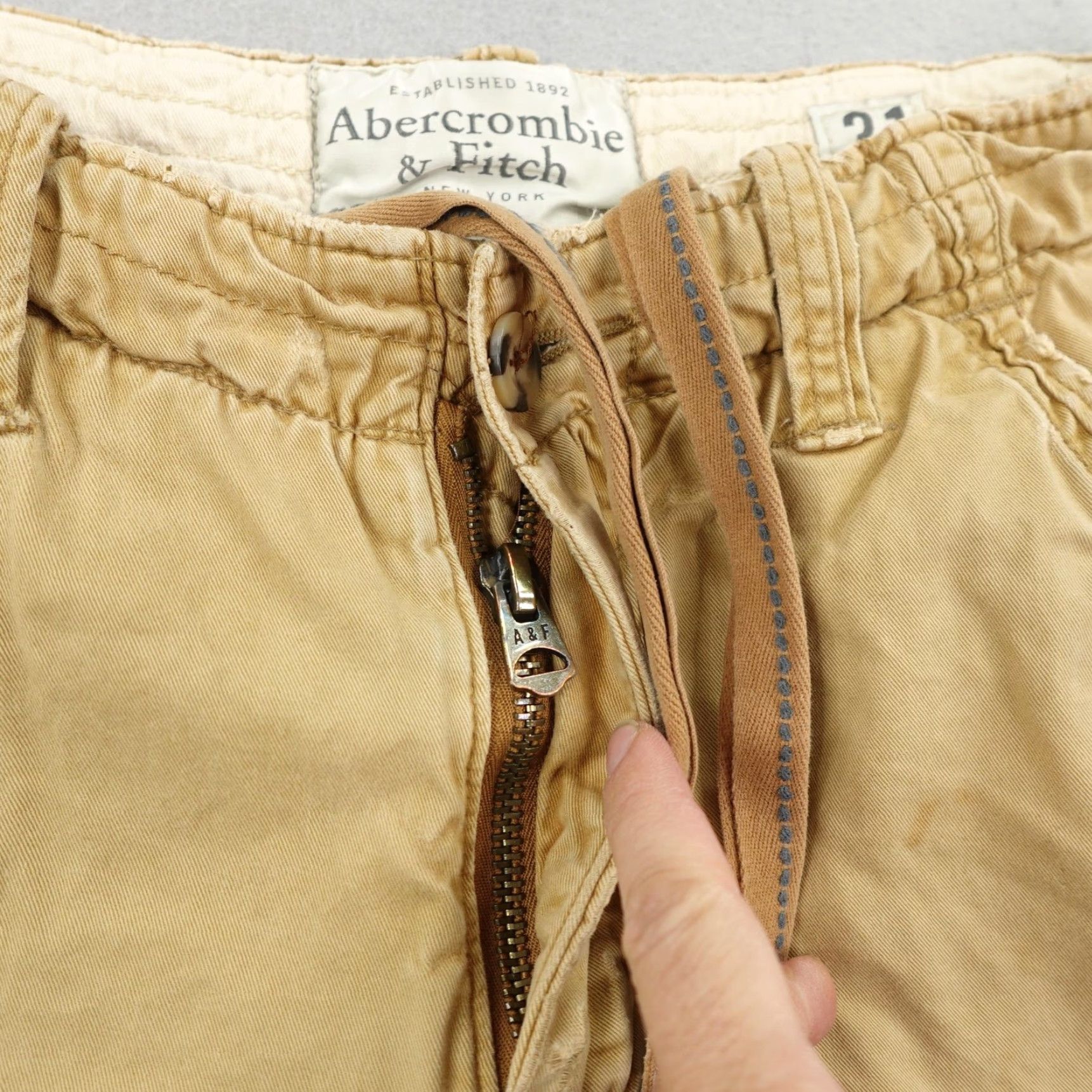 Abercrombie & Fitch VINTAGE Abercrombie & Fitch Cargo Shorts Mens 31 Beige Distressed Drawstring Y2K Size US 31 - 6 Thumbnail