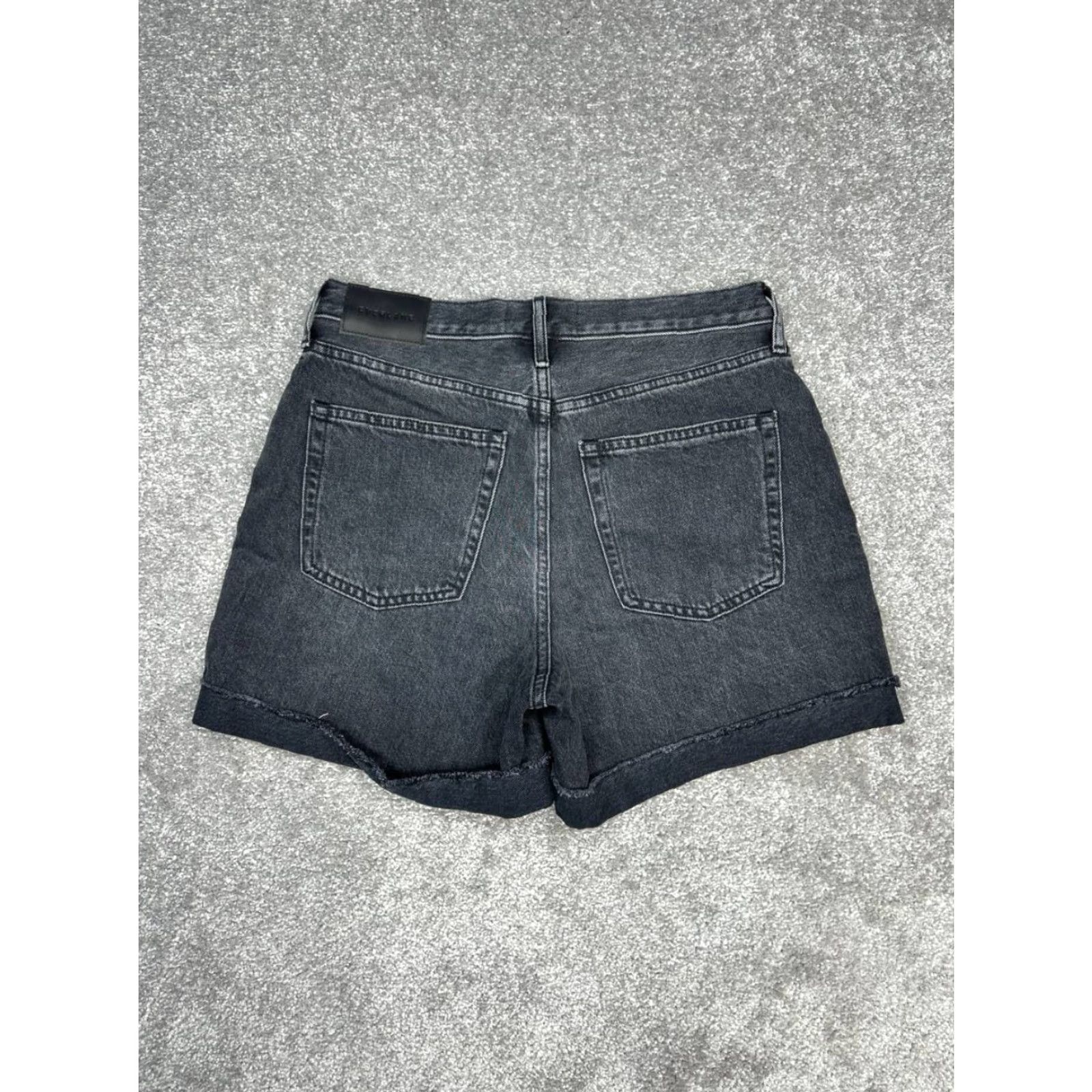 Everlane Evereve Shorts Womens 28 Black Cut Off Denim Logo Mid Rise Cuffed Hem Size 28" / US 6 / IT 42 - 2 Thumbnail