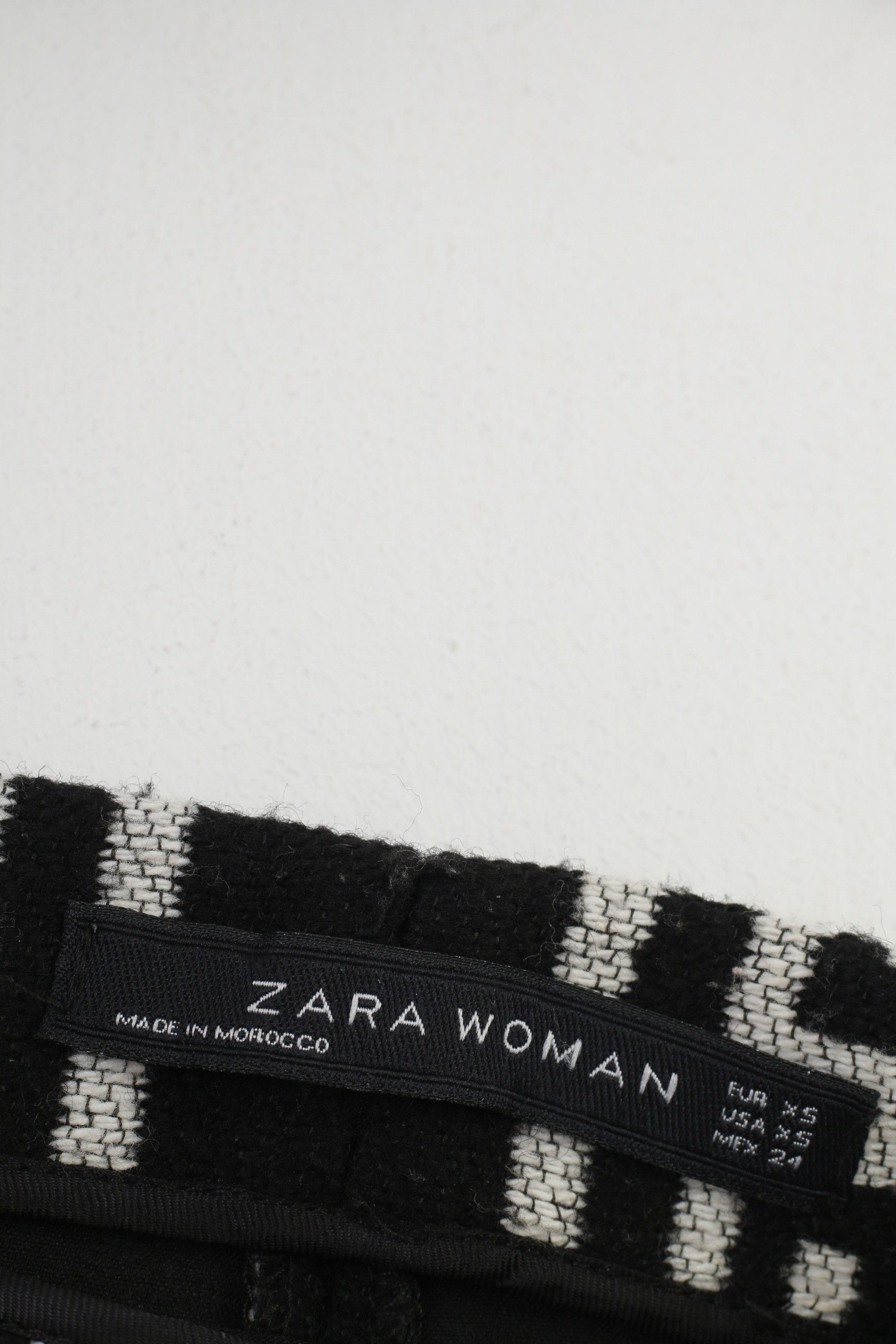 Zara Zara Woman XS Skirt Geometric Black White 10159 Size 26" / US 2 / IT 38 - 3 Thumbnail