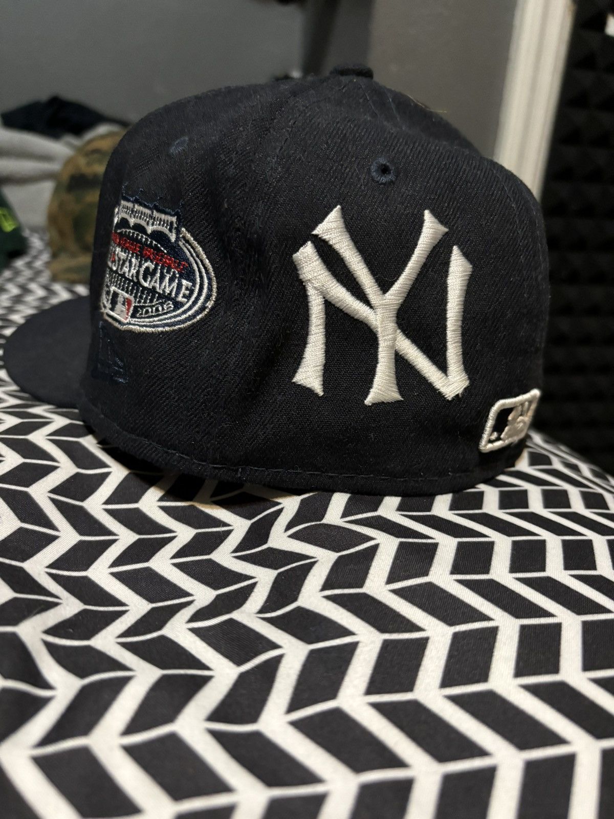 New Era heavily embroidered yankees fitted size 7 Size ONE SIZE - 4 Thumbnail