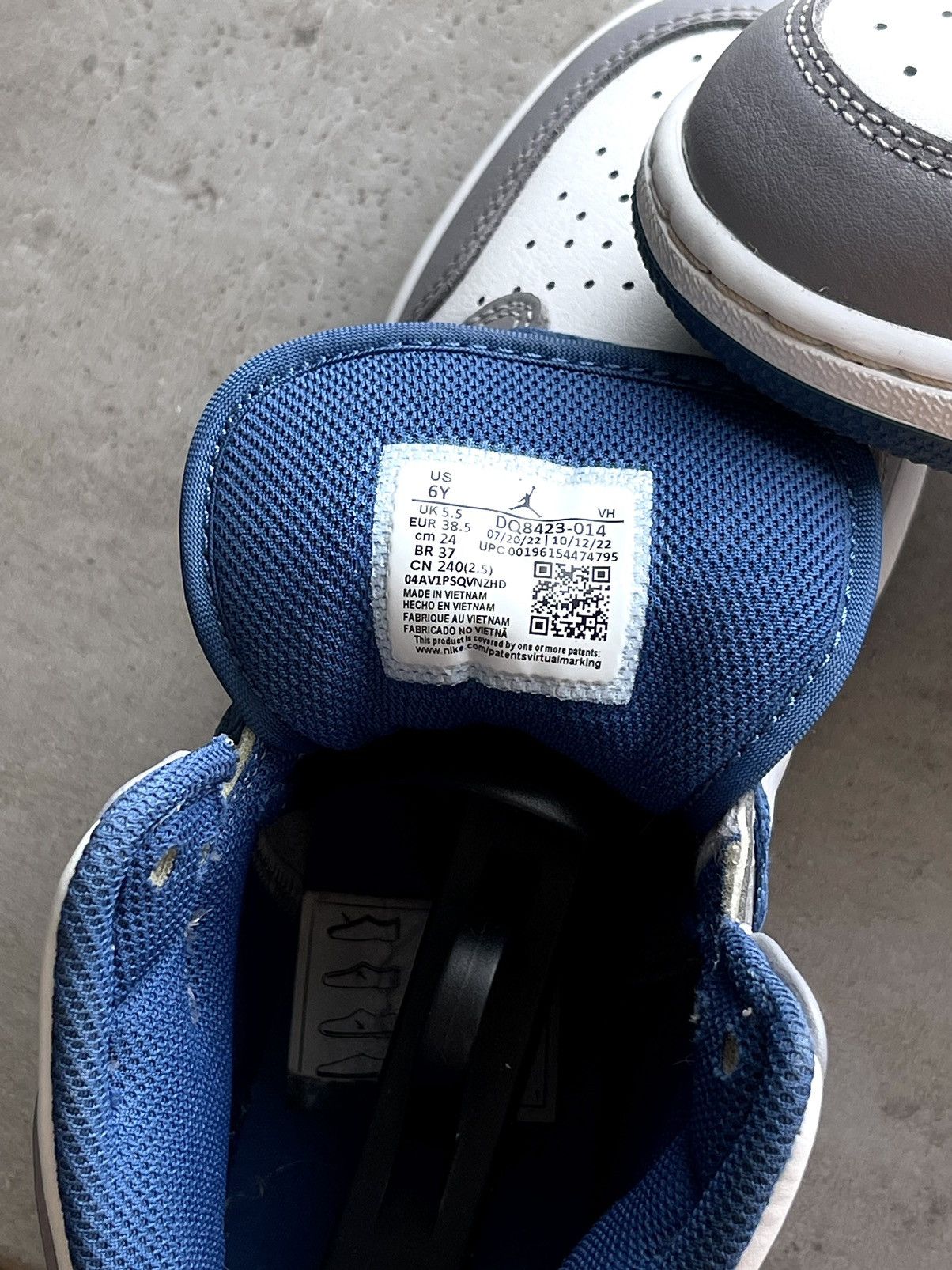 Jordan Brand Nike Air Jordan 1 Mid True Blue Grey Cement GS 38 / 24cm Size US 6 / IT 36 - 8 Thumbnail